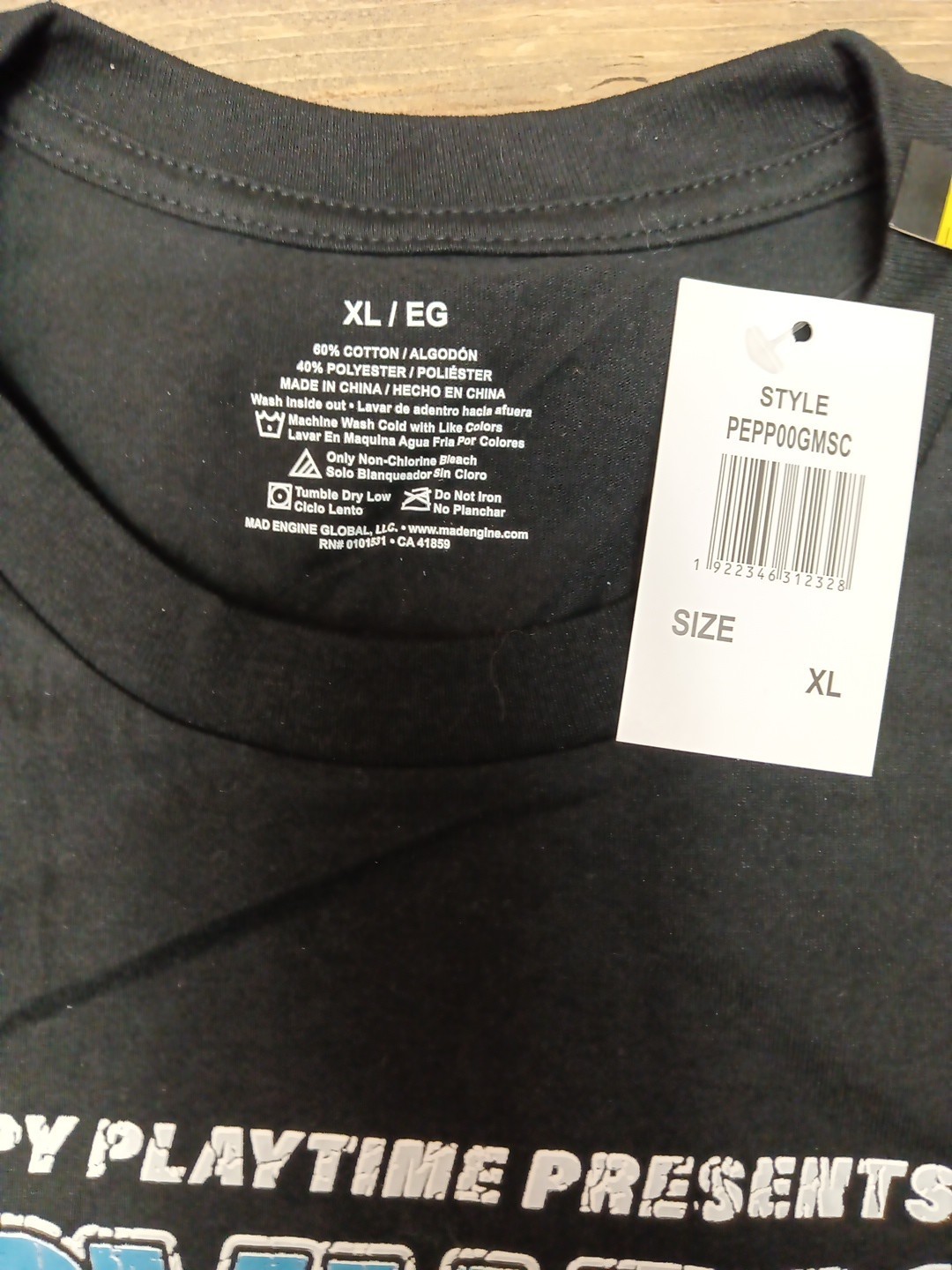 Poppy Playtime Huggy Wuggy "It's Time To Play" Free Hugs - Blk Unisex Shirt- XL gallery