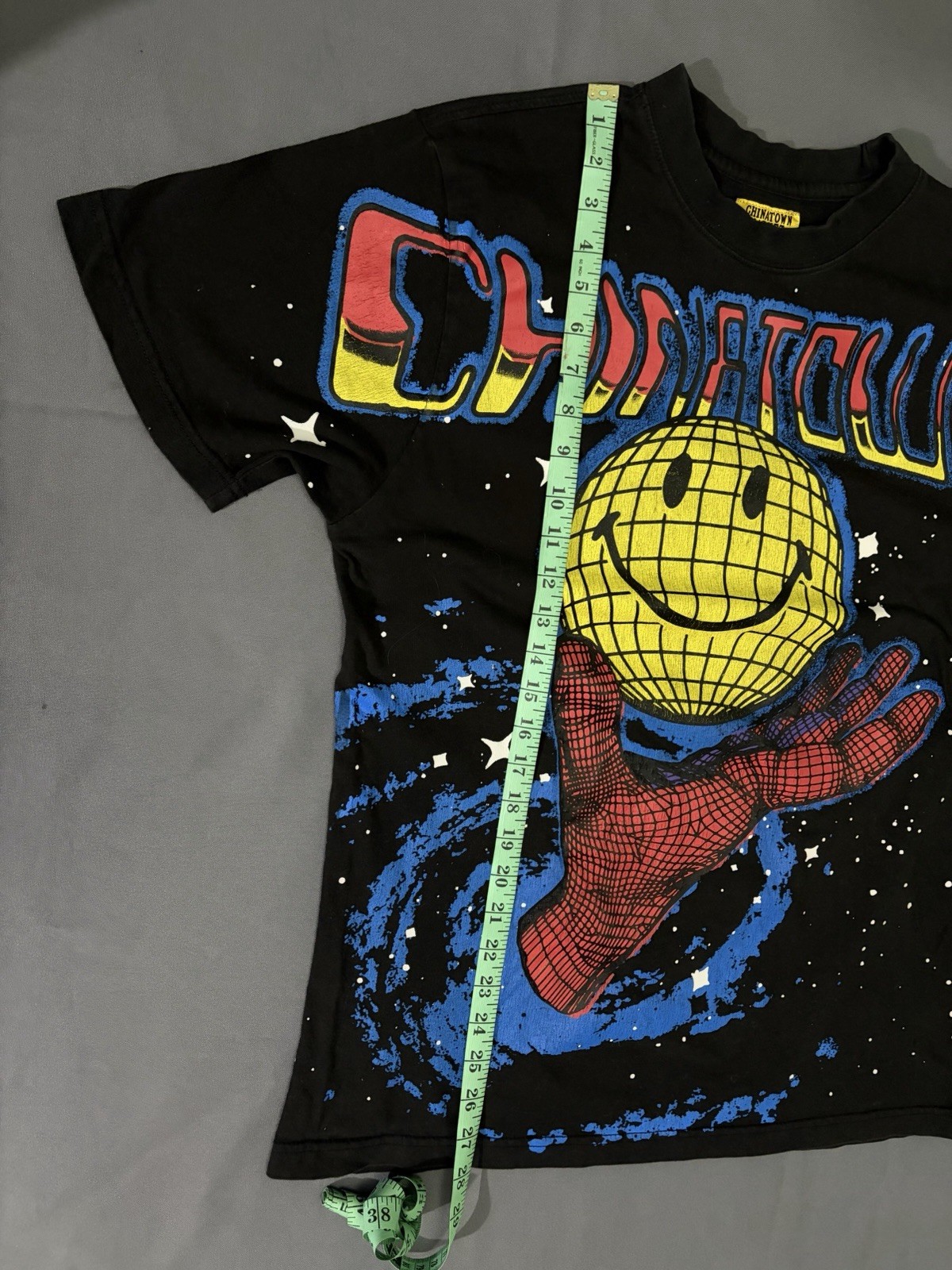 Chinatown Market Smiley Spiderman Originals Graphic Happy Fun Gaming T Shirt L gallery