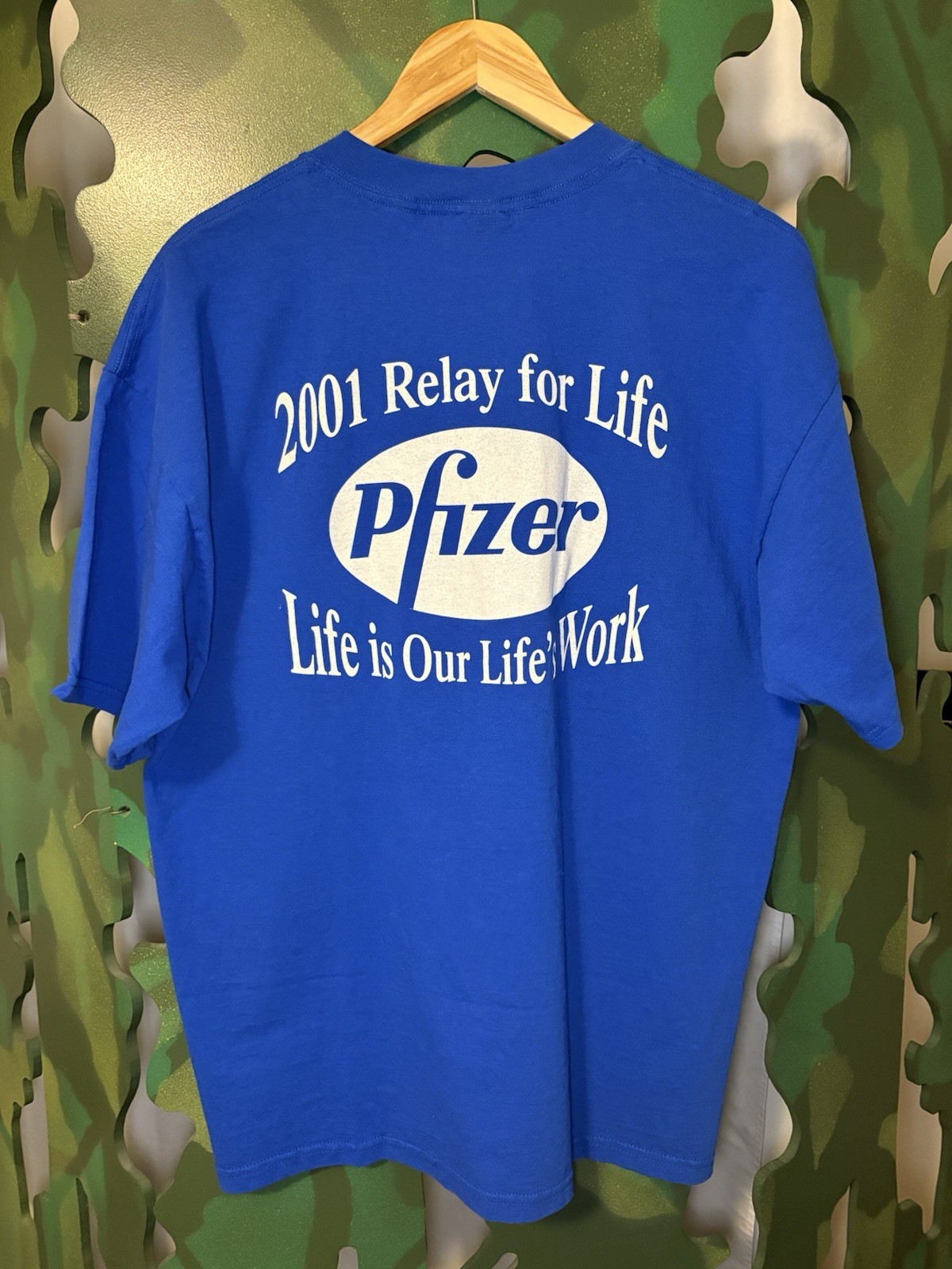 Vintage 2001 Pfizer Relay T Shirt Gilden Ultra Cotton Size XL gallery