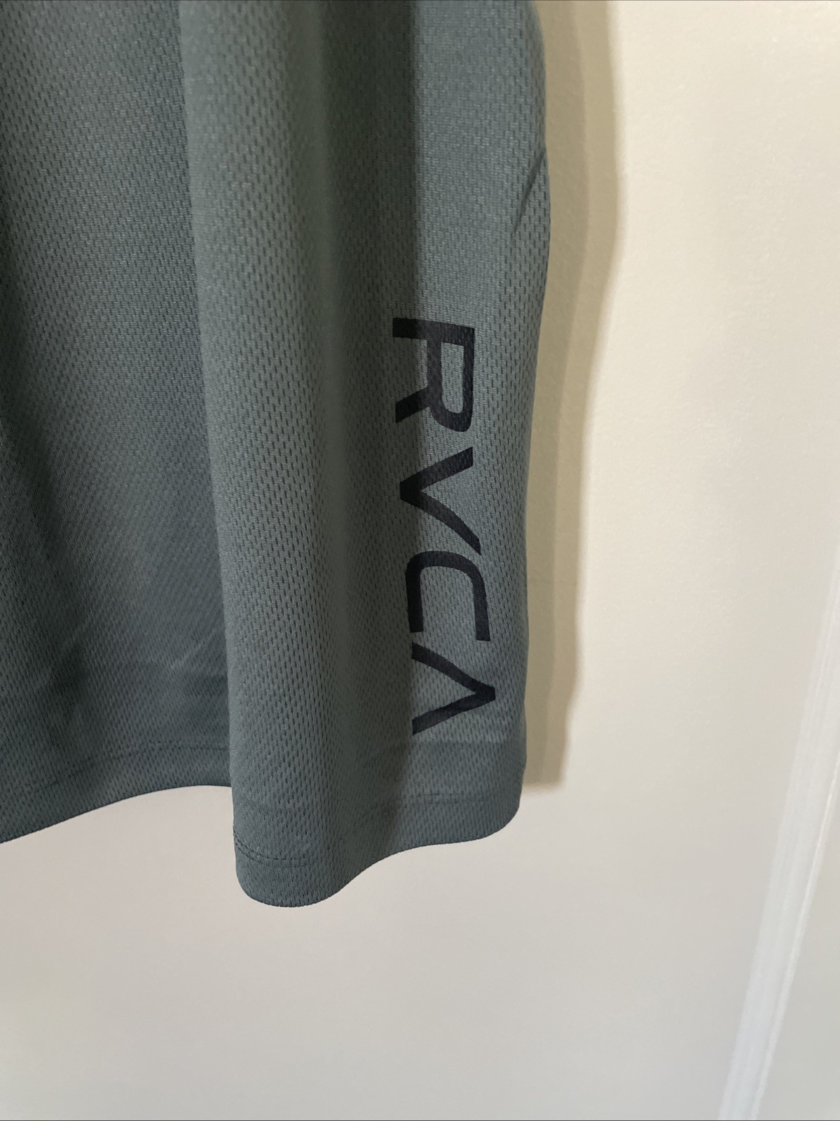 New RVCA Sport Active Tank Top Gym Running Street Style Men's Shirt Size L gallery