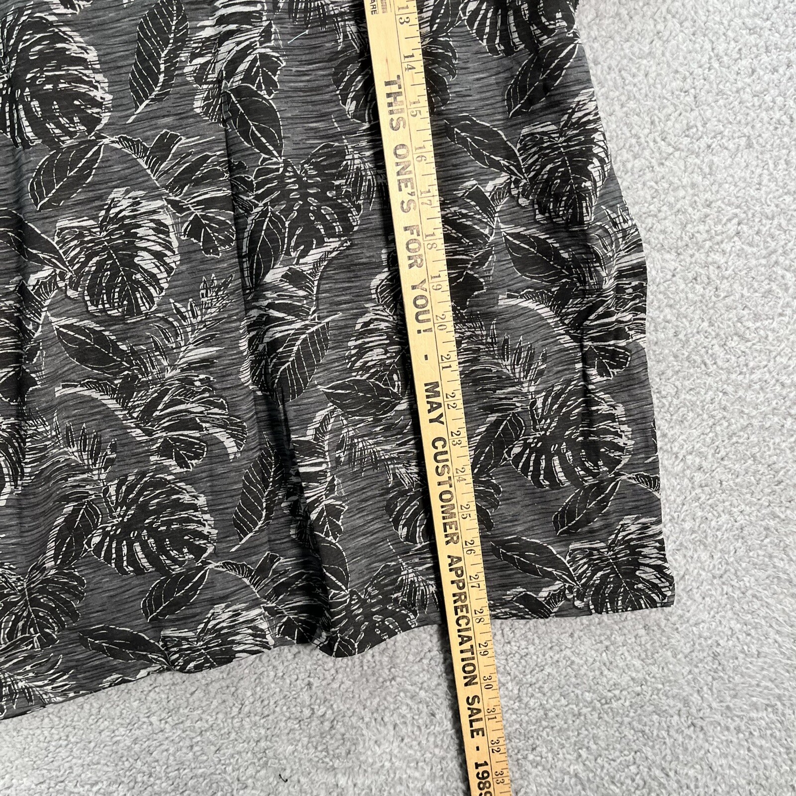 Trademark Company 81 Shirt Adult Medium Gray Black Preppy Casual Aloha Beach gallery