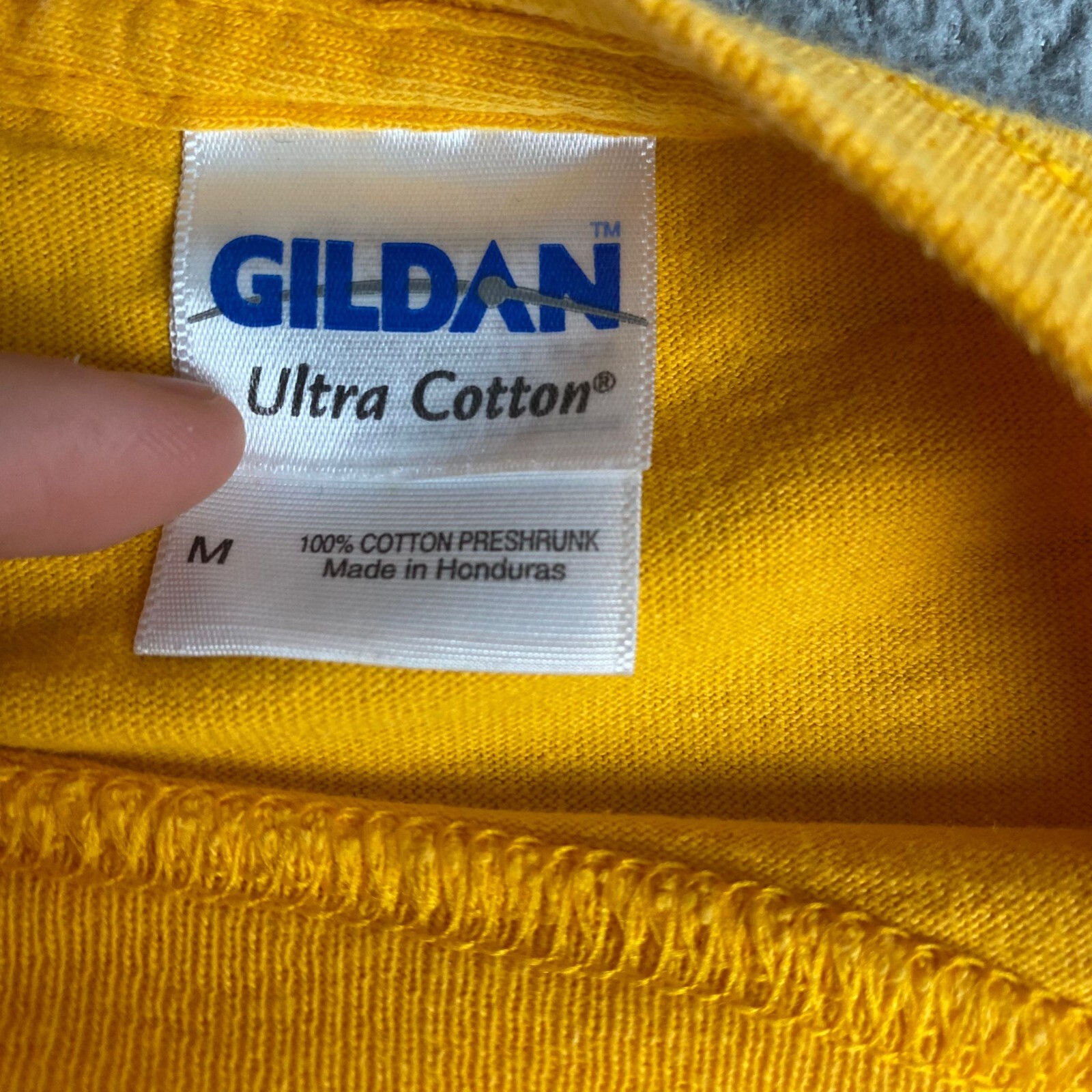 Gildan Mens size M Heavy Cotton Preshrunk T Shirt short Sleeve Crew Neck Yellow gallery