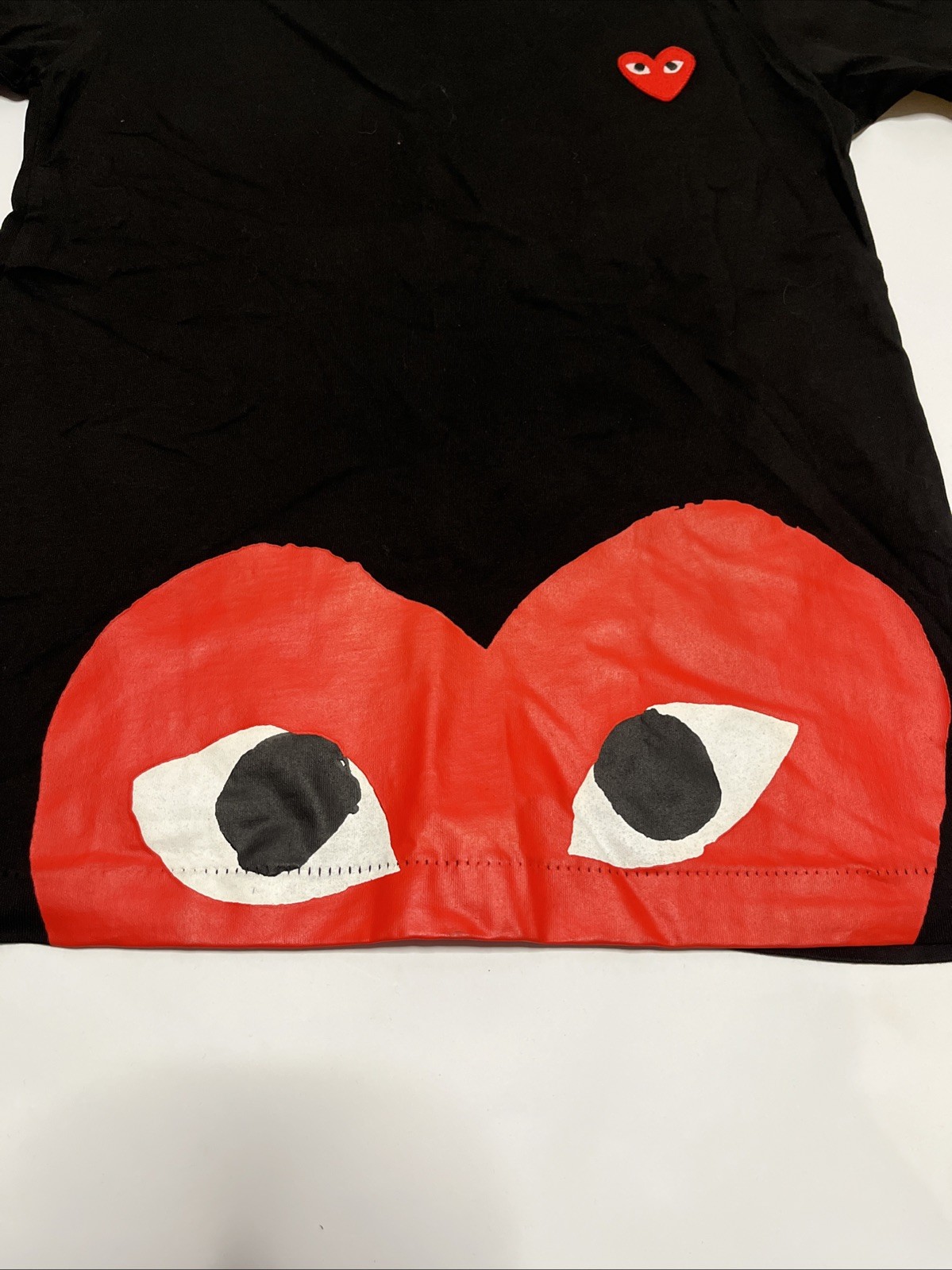 COMME des GARCONS PLAY Heart Embroidered Logo Graphic Men's T Shirt Size Small gallery