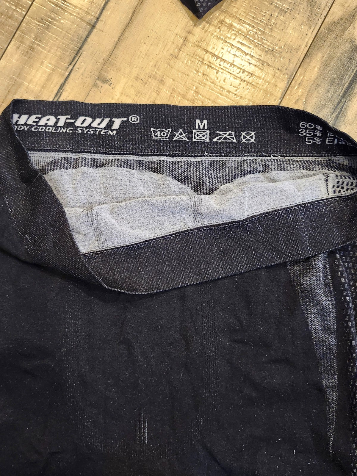 Men's Heat-Out Body Cooling System Set, Medium, Shirt, Pants, Shorts, Head Covrs gallery
