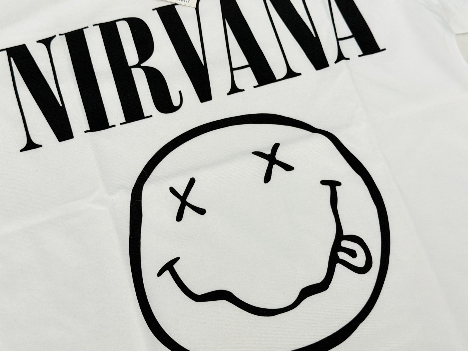 Nirvana x GU T-Shirt NWT Men’s Size S White gallery