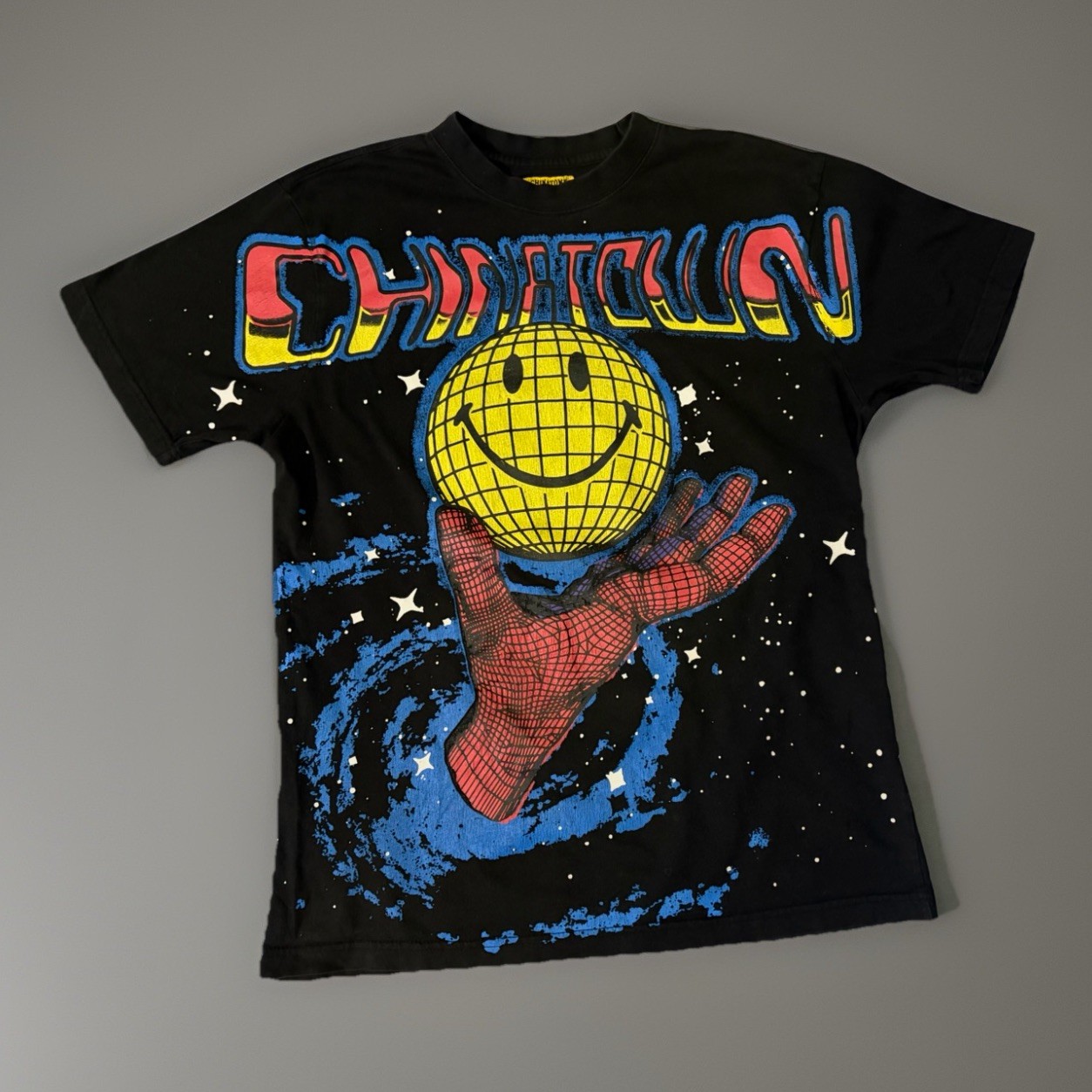 Chinatown Market Smiley Spiderman Originals Graphic Happy Fun Gaming T Shirt L gallery
