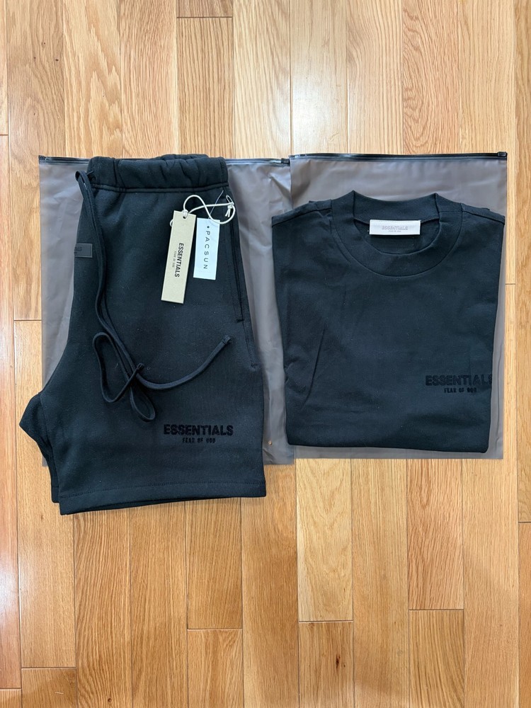 Essentials Set T-shirt and Short in BLack (size XS)