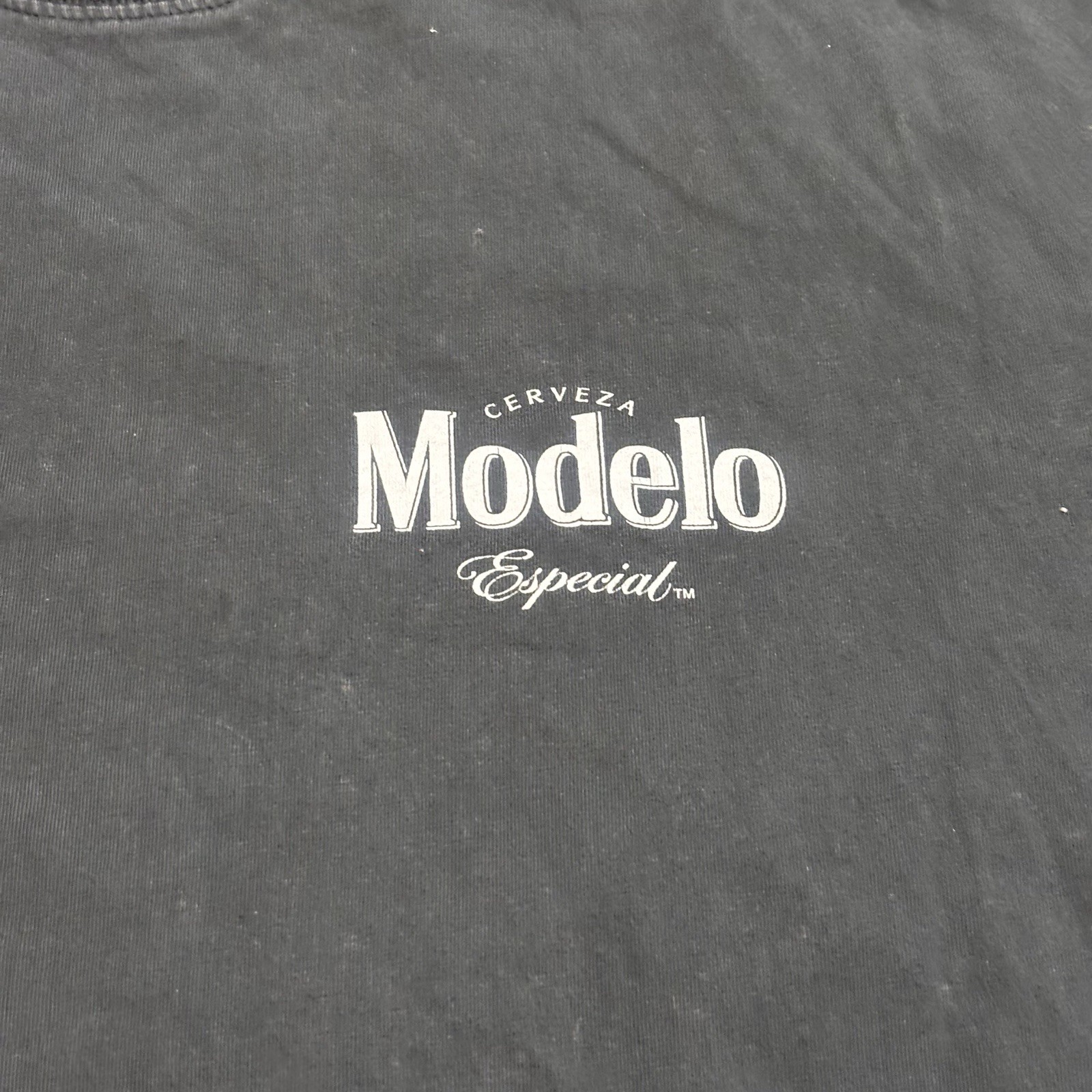Modelo Men's Beer 6-Pack charcoal Gray Graphic print T-shirt Size M gallery