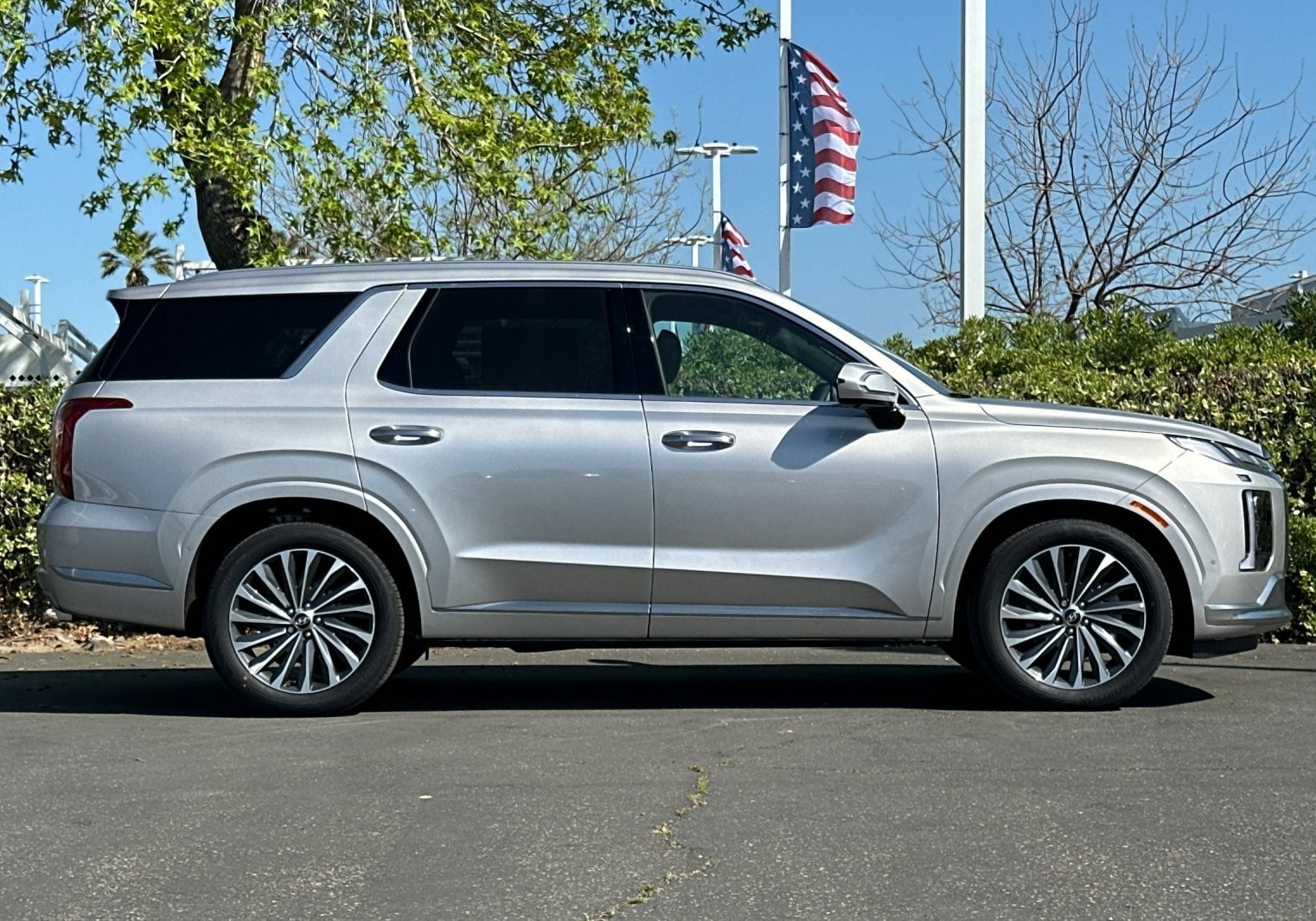 Touch Up Paint for Hyundai Palisade with paint code T2X, Typhoon Silver.