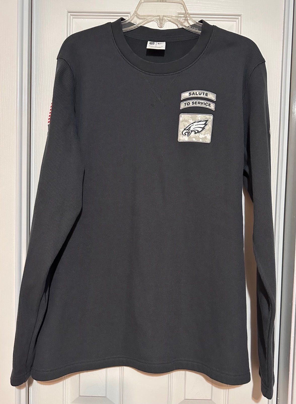 Nike Shirt Mens Large Gray Thermal Salute To Service Philadelphia Eagle’s NFL gallery