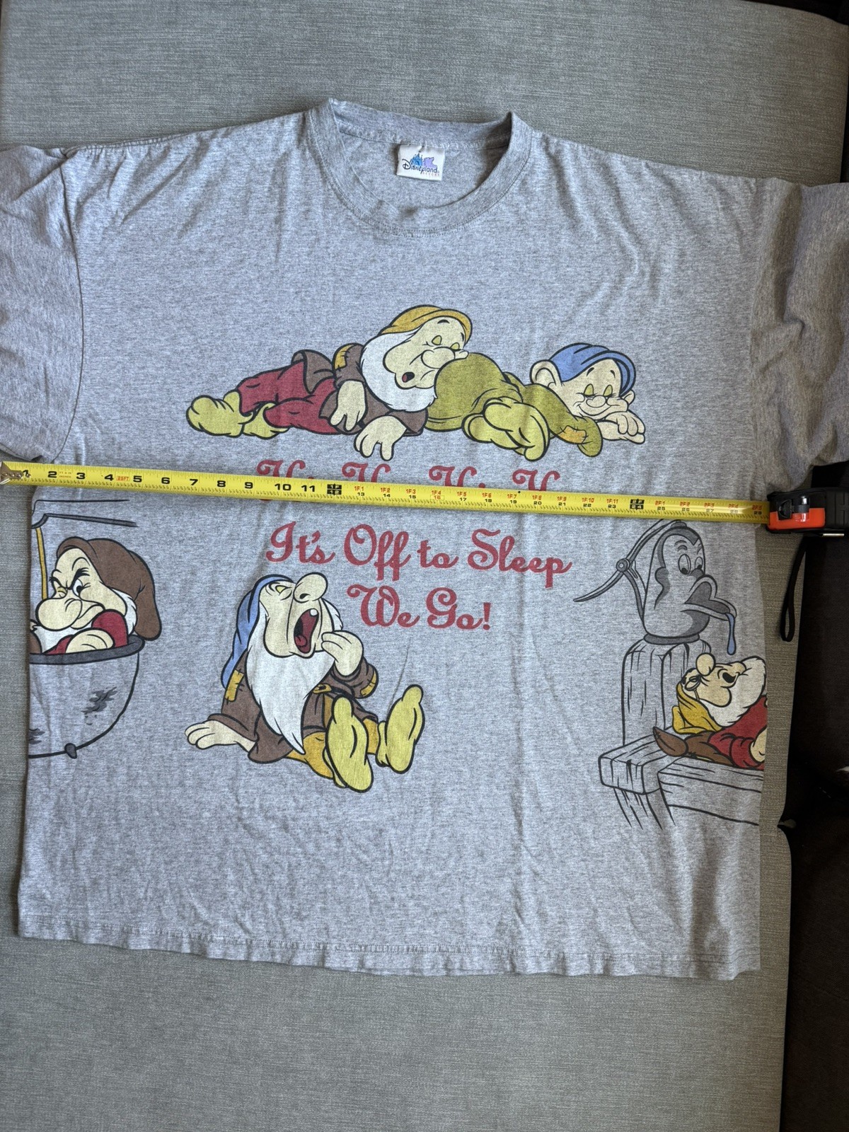 Vntg Disney Snow White & The Seven Dwarfs Sleep Gray T Shirt OSFA Disneyland gallery