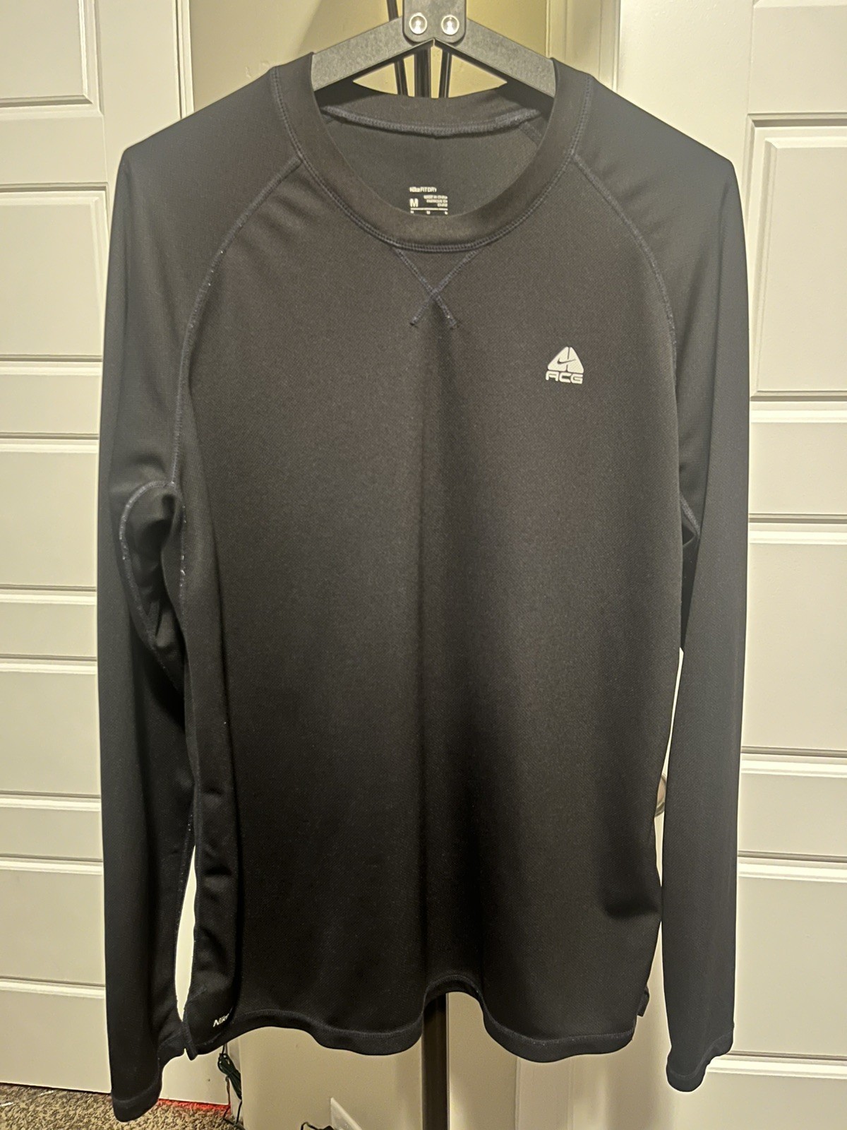 Nike FITDRY ACG Men’s Long-Sleeve T-Shirt – Size Medium – Black
