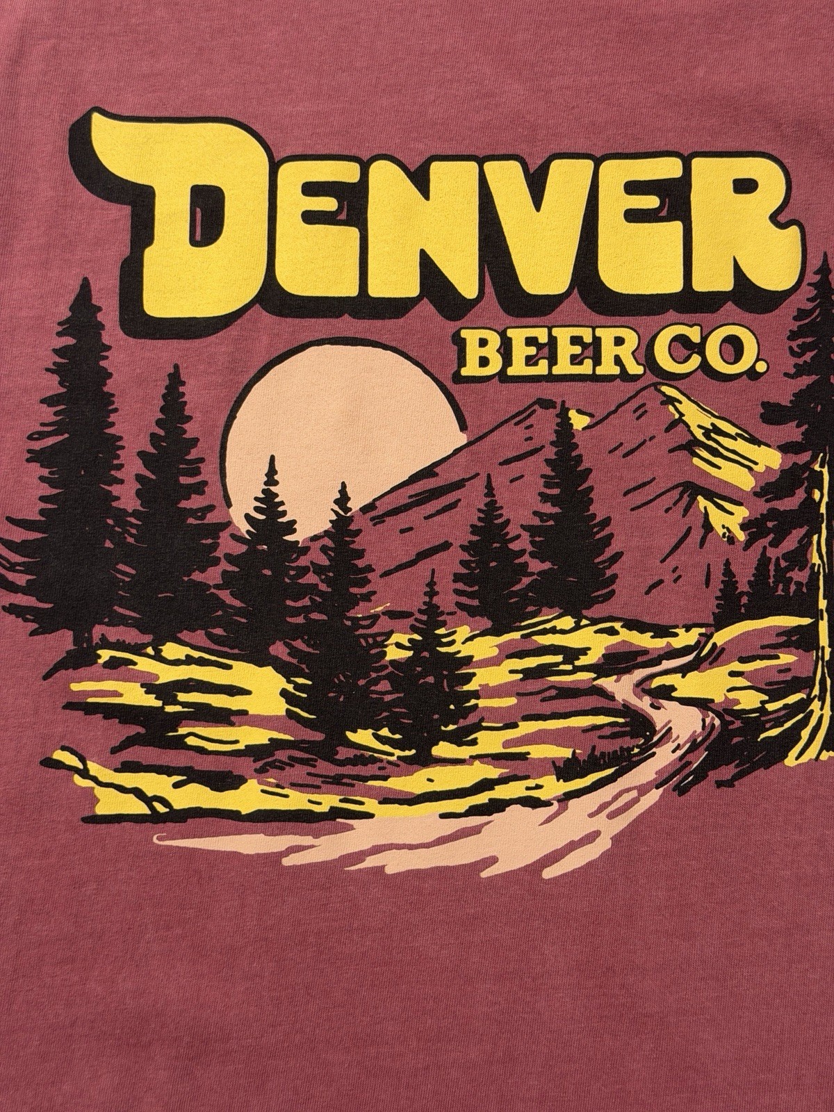 Denver Beer Co Graphic Tee Mountain Scene Washed Red XL Pre-Owned gallery