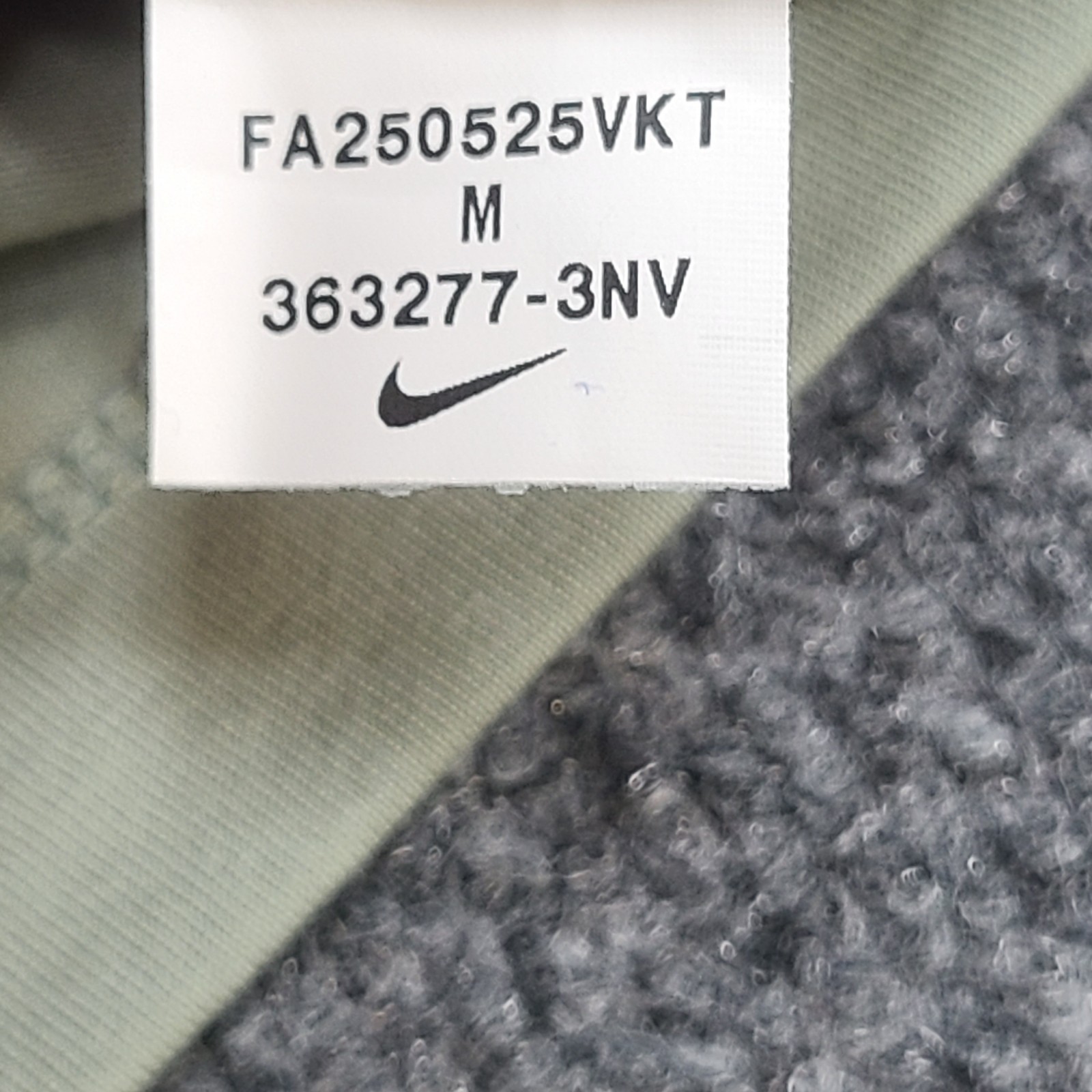 Nike Shirt Mens Medium Pistachio Green White Embroidered Swoosh Sportswear Tee gallery