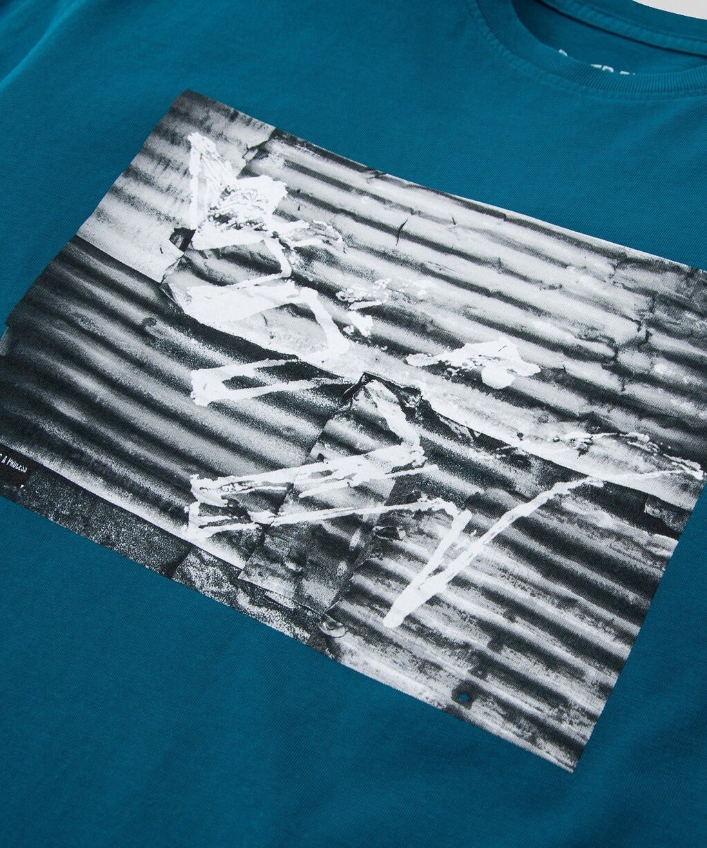 PAPER PLANES ✈️ BEAUTY’S EVERYWHERE TEE NEW RELEASE IN DEEP LAGOON SIZE XL 🔥 gallery