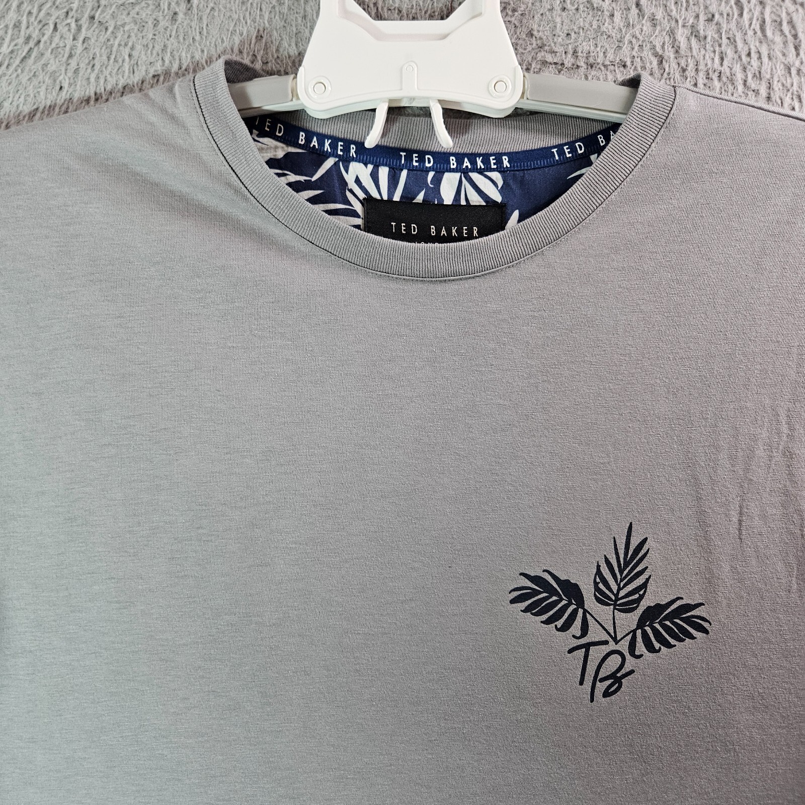 NWT Ted Baker London Tee T-Shirt Men XL Short Sleeve Leaf Print Gray Soft Comfy gallery
