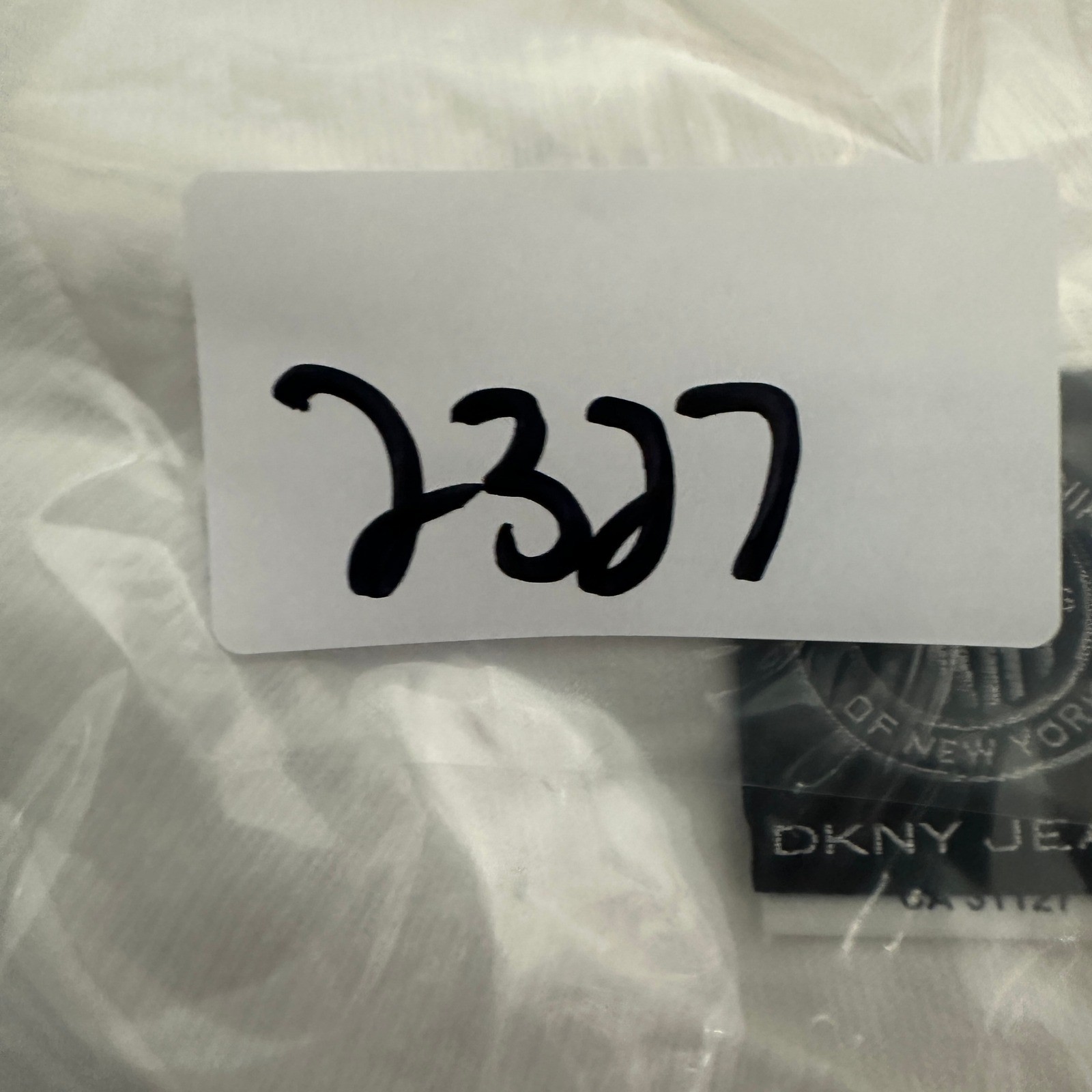 Y2K DKNY Jeans City of Jeans Logo Graphic Tee White 90s Streetwear Mens Medium gallery