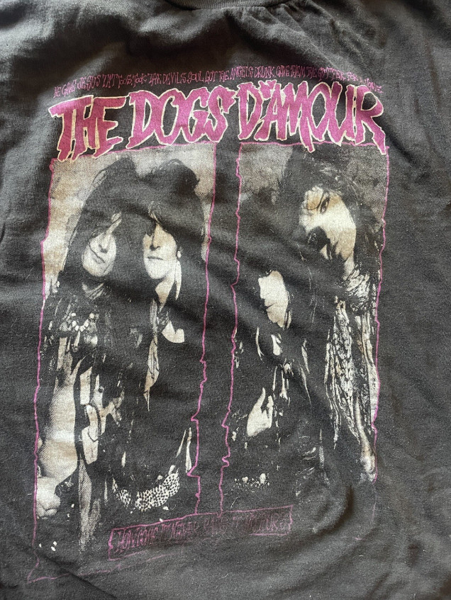 The Dogs D’Amour vintage it only pours T-Shirt For Men Women All Size BS618