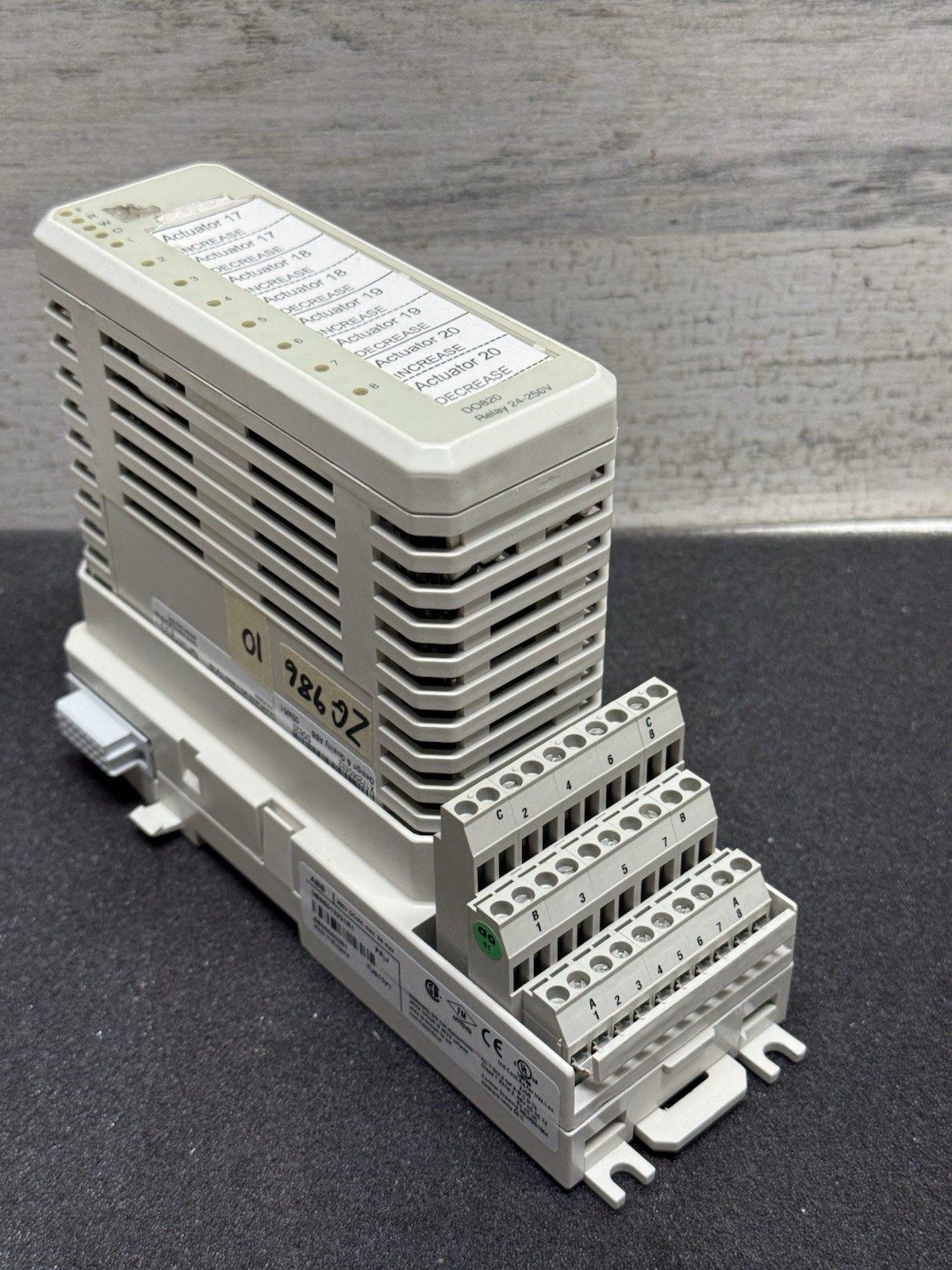 ABB 3BSE008514R1 DO820 8 Channel Digital Relay Module With 3BSE013230R1 Base