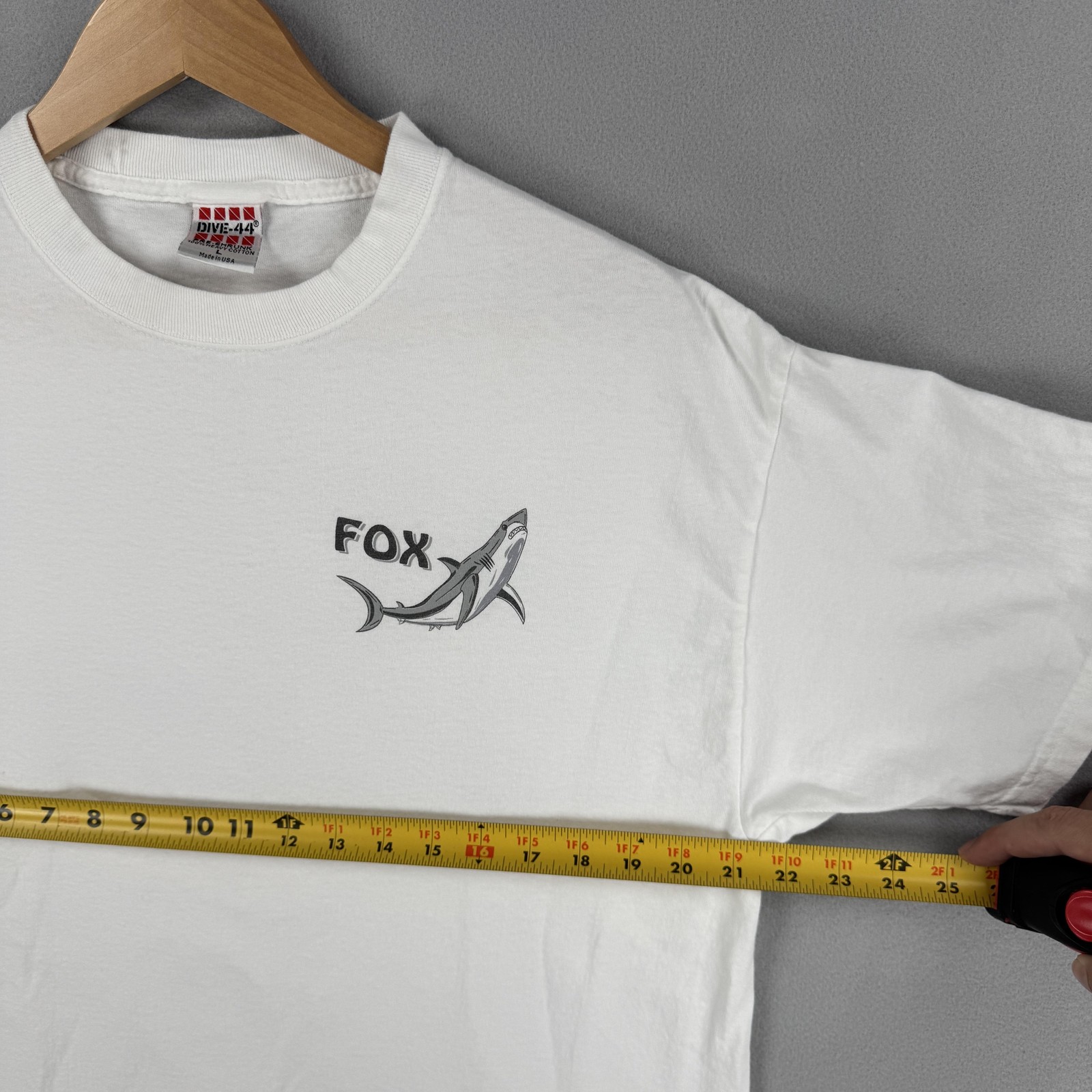 DIVE-44 Shirt Mens Large White Shark Ocean Graphic Rodney Fox Tee Made USA gallery