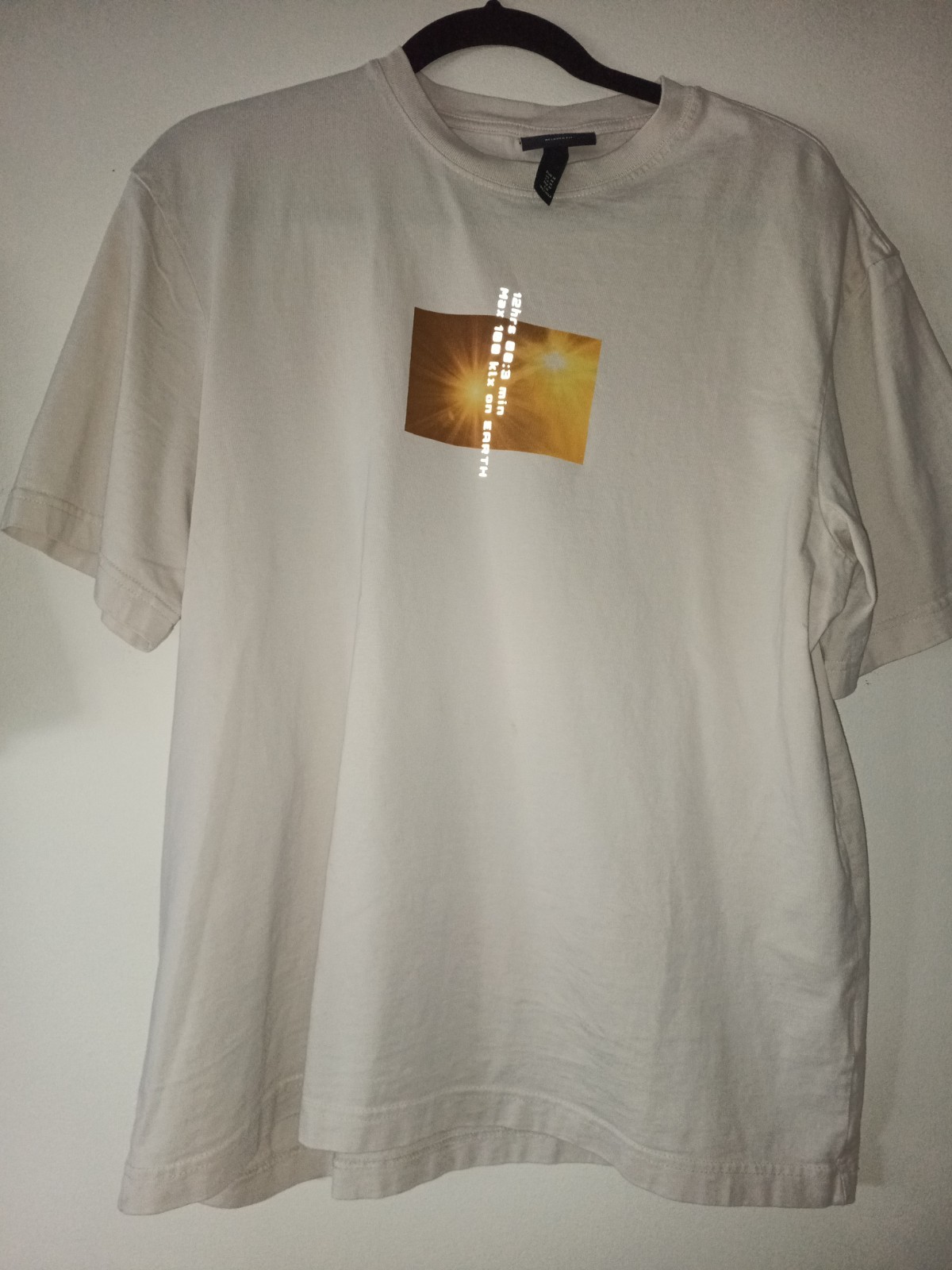 Uniqlo Airsm Oversized T Shirt Mens S -02 Gray + H&M Medium Graphic Tee gallery