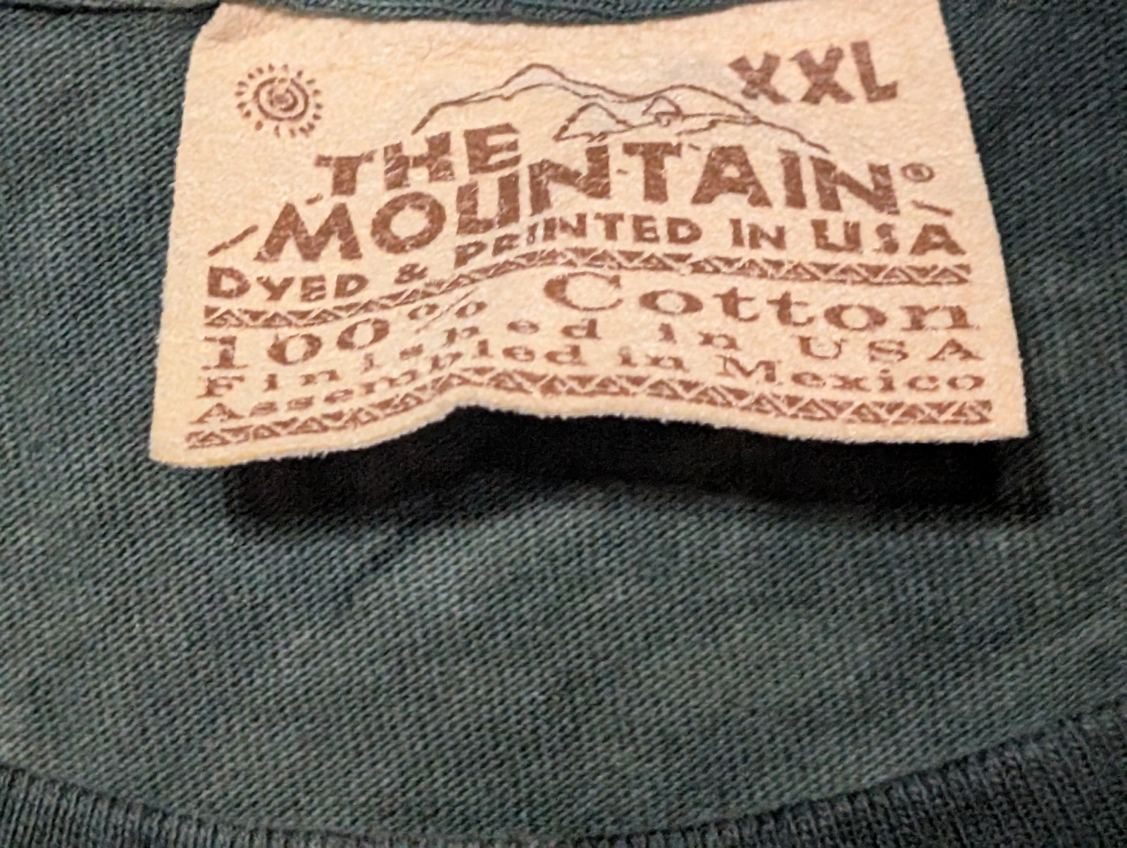 The Mountain Mens T-shirt Vintage Green Totem Pole Leather Tag 2XL #6124 gallery