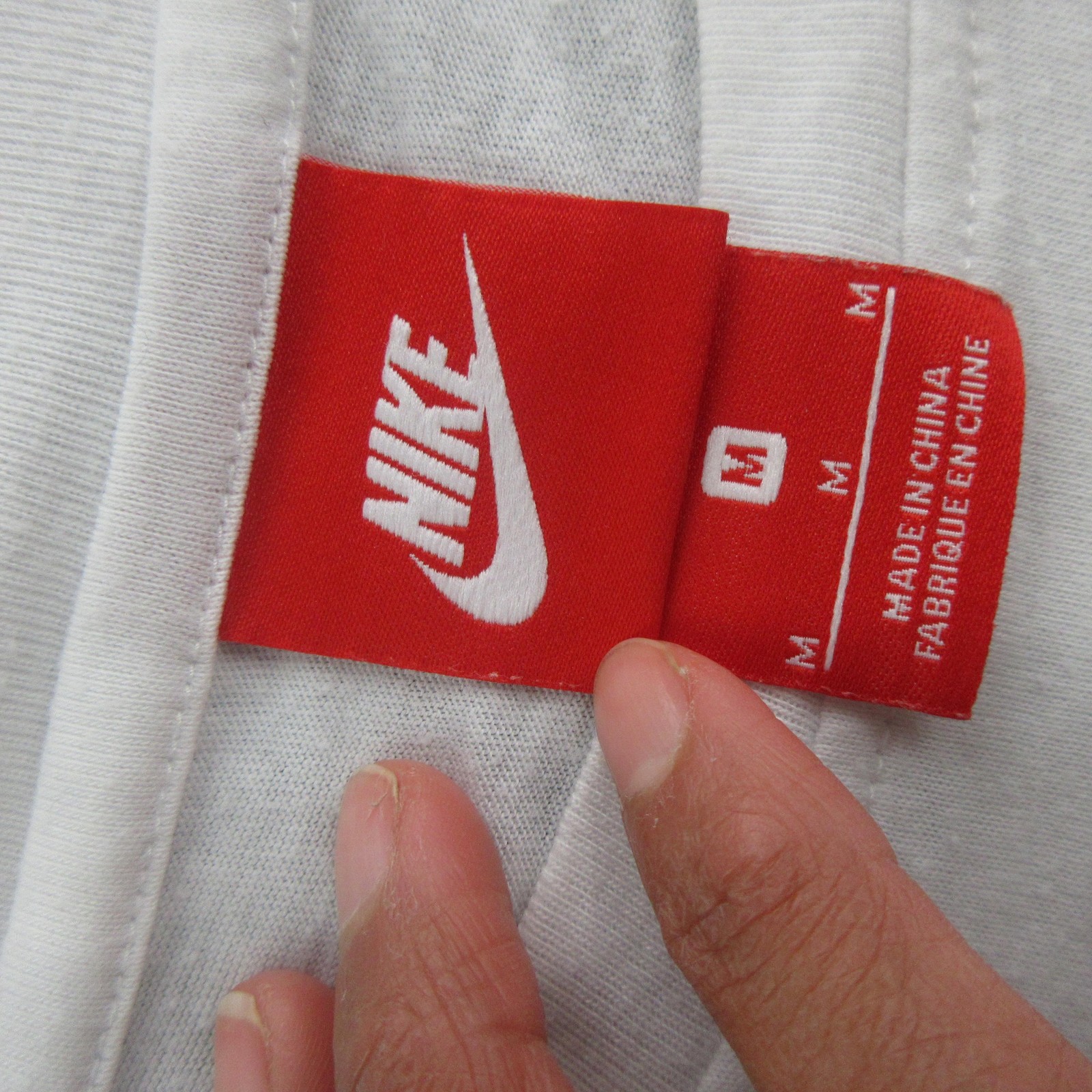 Nike Air Shirt Mens Medium White Graphic Logo Tee Polyester Rayon Blend gallery
