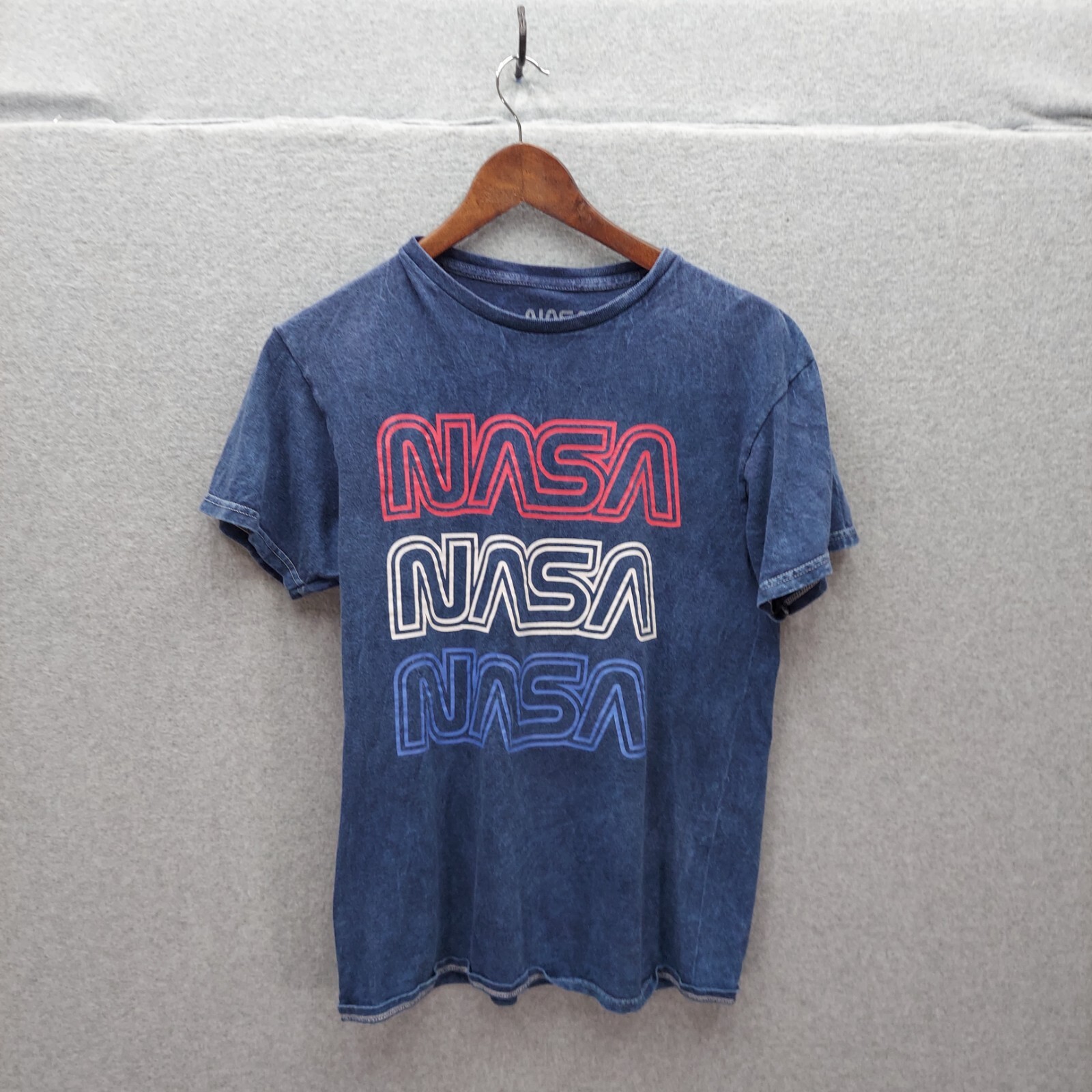 NASA Logo Blue tee Sz M Red White and Blue print