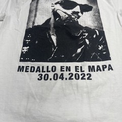 The Thread Shop White Medalll En El Mapa Graphic T Shirt Adults Size Small