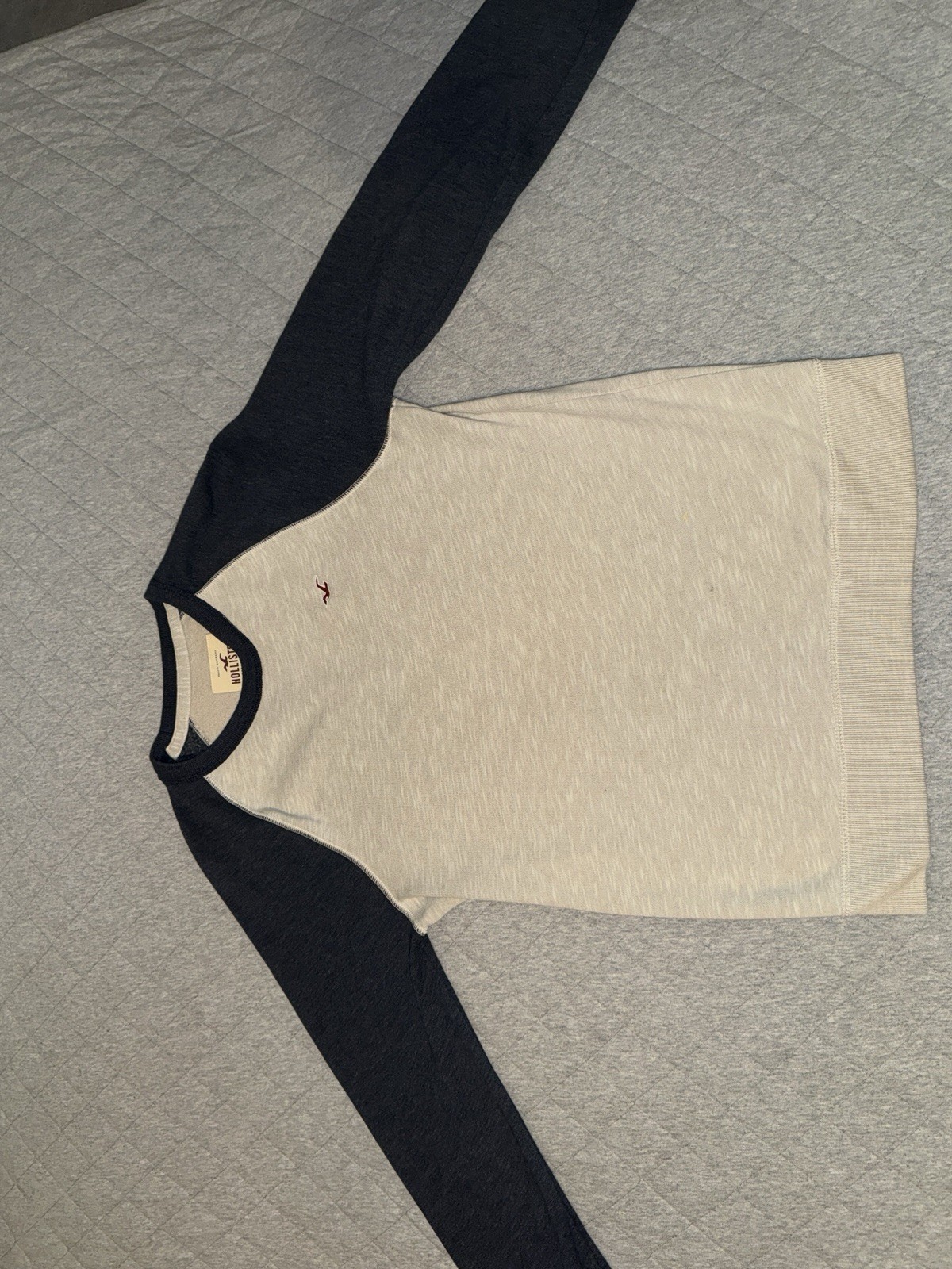 Hollister Men's M Raglan Long Sleeve Crew Neck Colorblock Cotton Knit Logo Tee gallery