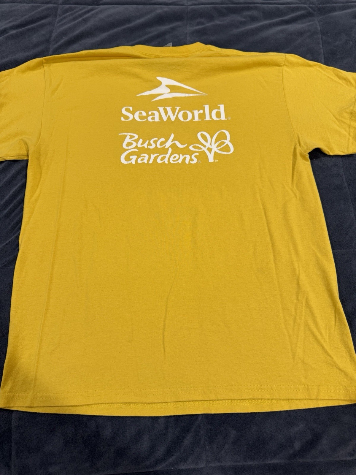 Sea World Busch Gardens Camp ( Lightly Cracked) Yellow T-shirt Large Used gallery