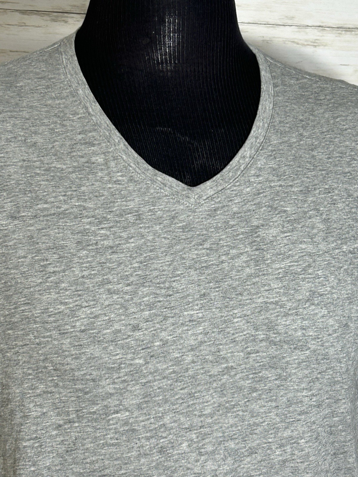 Vince V-Neck T-Shirt Gray Peruvian 100% Cotton Men’s Size LARGE gallery