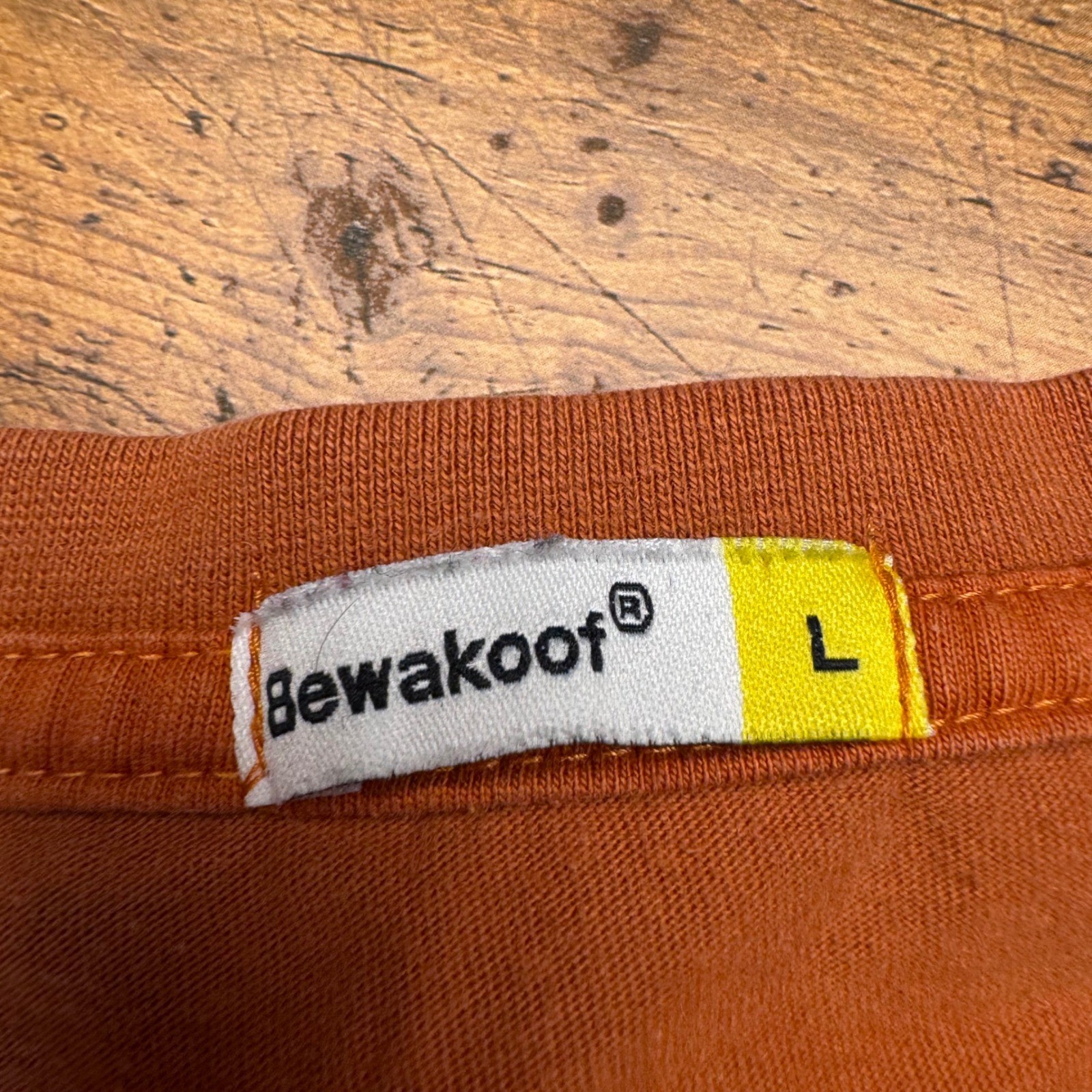 Bewakoof Burnt Orange Peeking Eyes Graphic T-Shirt Mens Large Short Sleeve Tee gallery