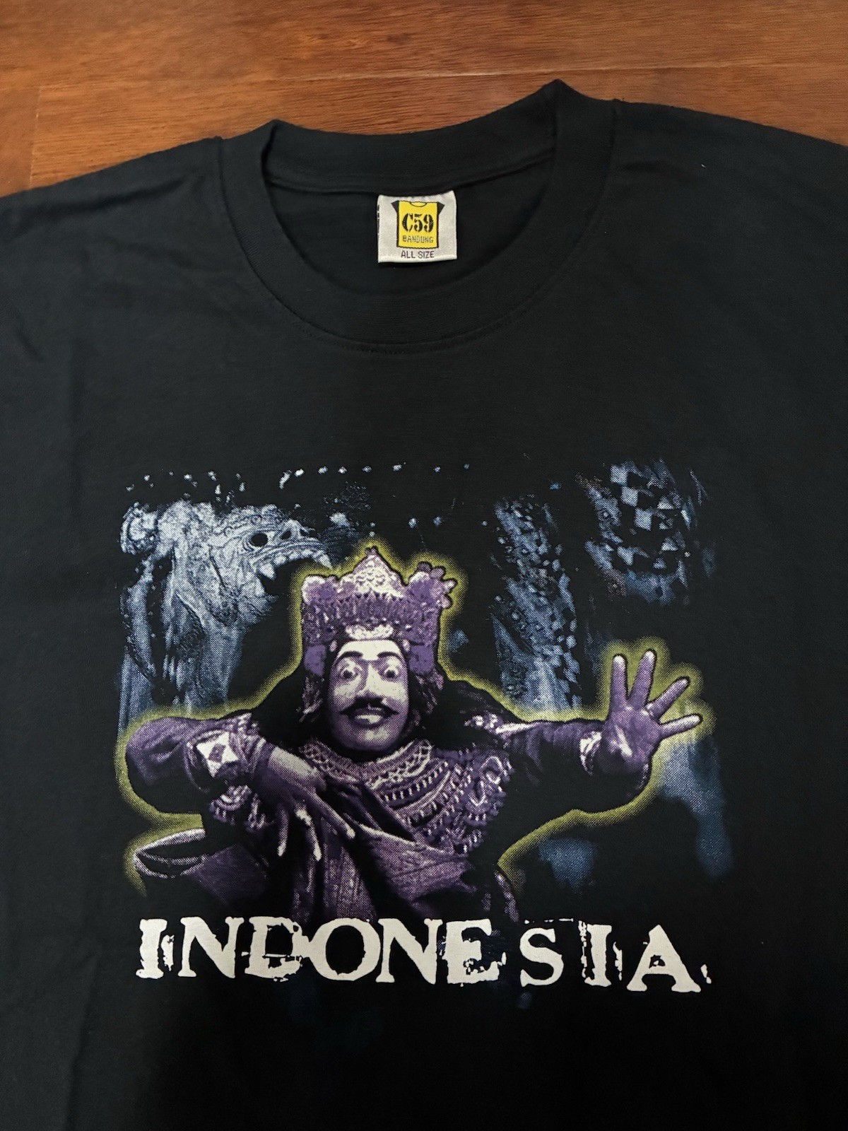 Vtg 90s Indonesia Graphic T-Shirt Men’s Medium Travel Cool Graphic gallery