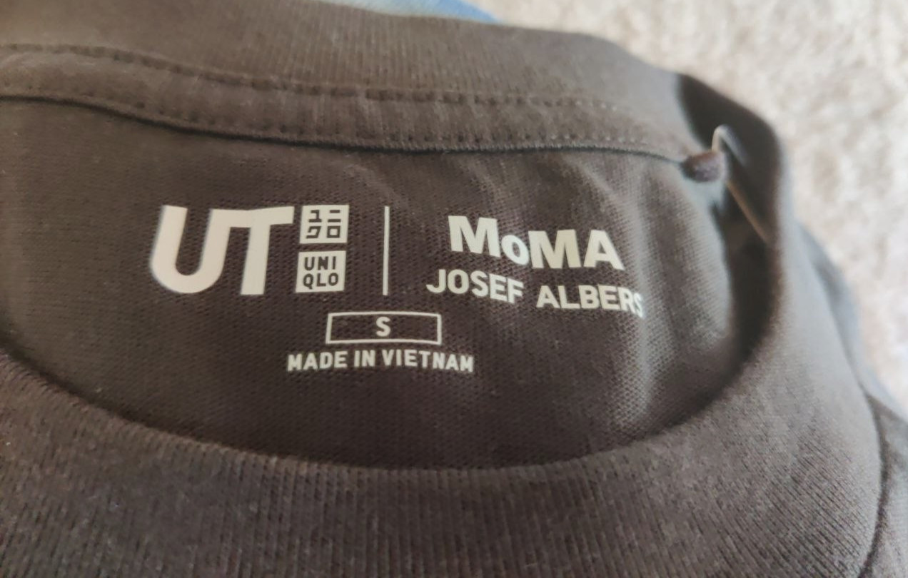 UNIQLO MoMA JOSEF ALBERS Art T-Shirt Size S Men's Dark Gray Black Squares NWT gallery