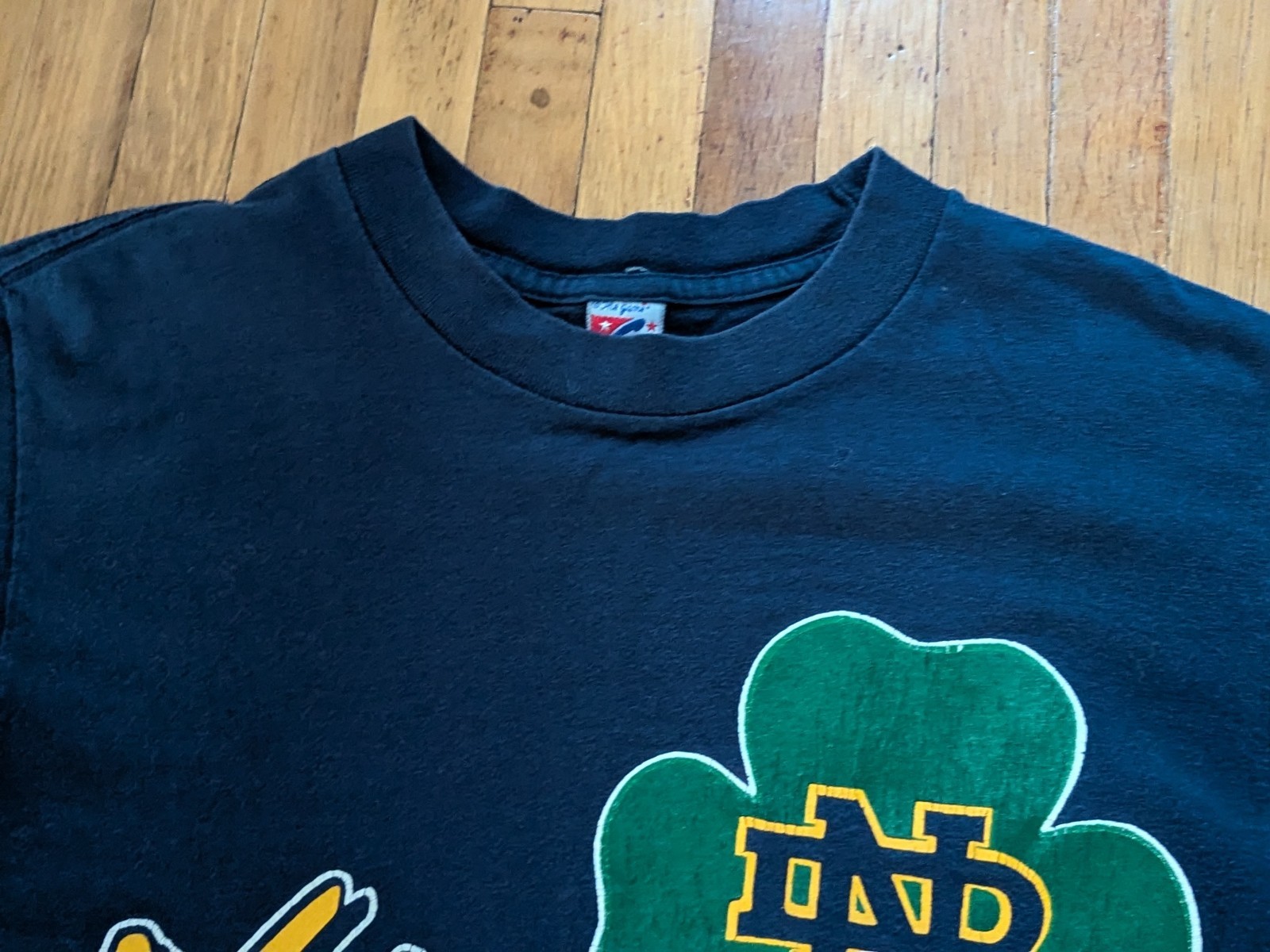 80s 90s Notre Dame Fighting Irish Logo Green Clover T-Shirt Medium The Game gallery