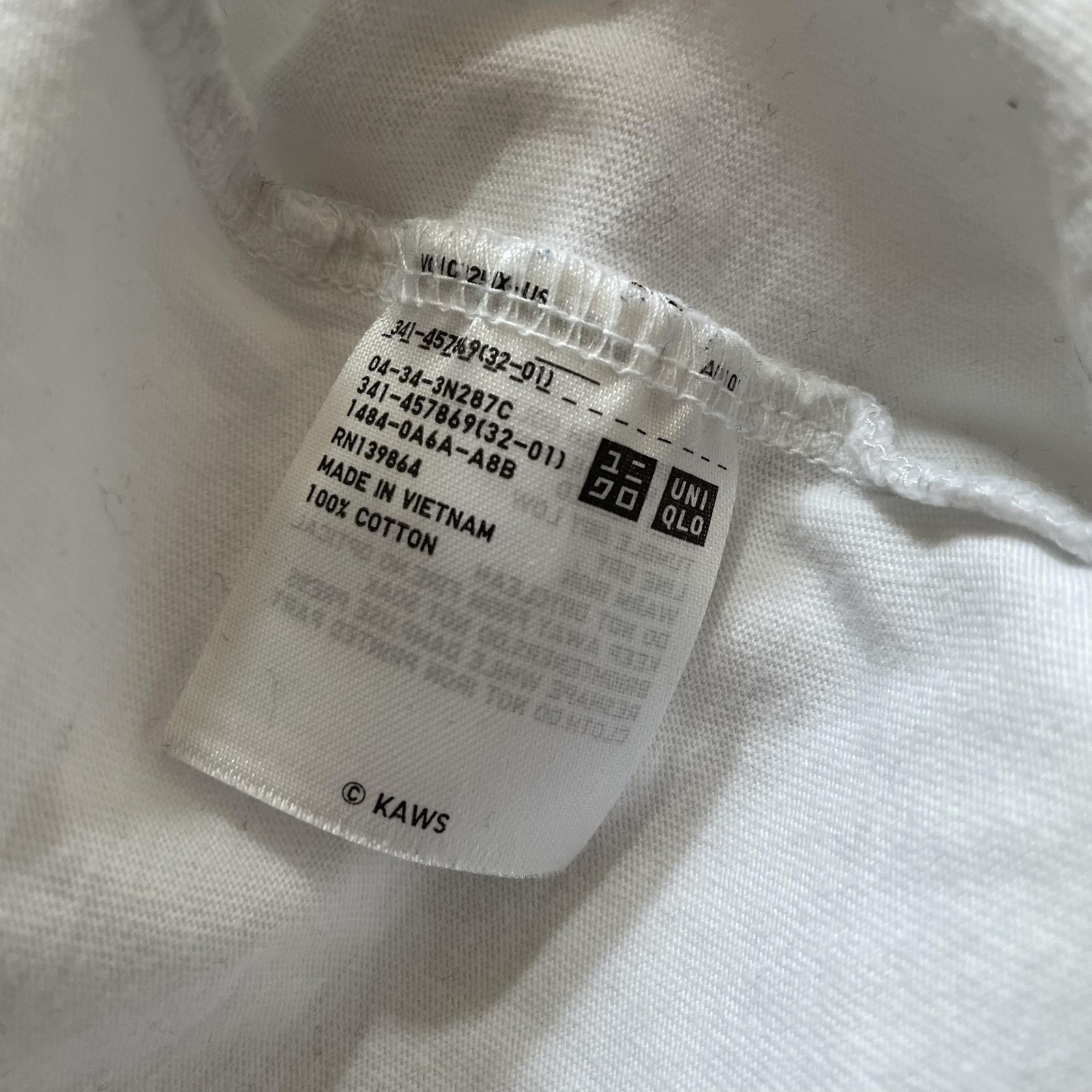 KAWS x Uniqlo Shirt Mens Large White Peace For All Globe Hands Graphic Tee UT gallery