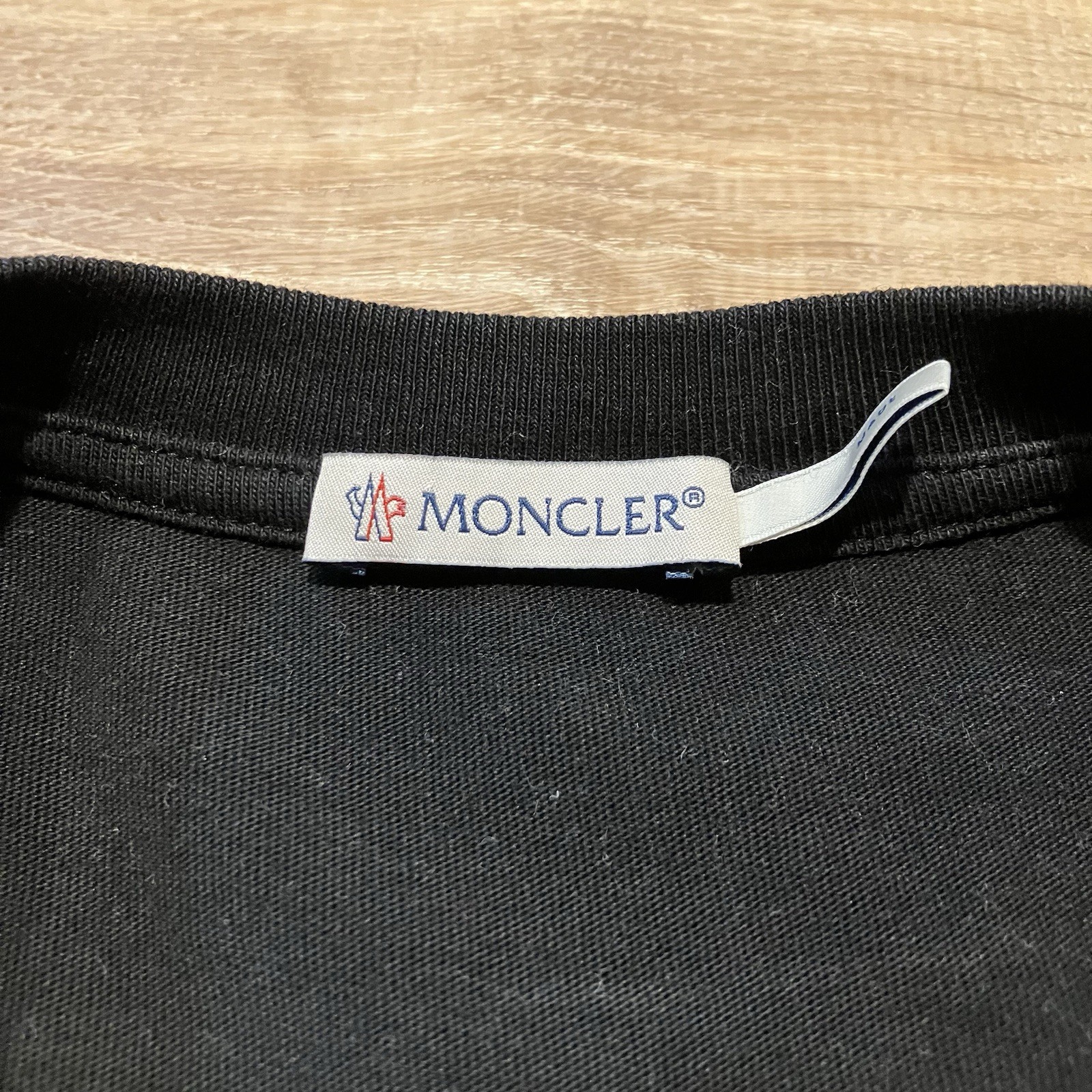 Moncler T Shirt Black Logo Patch Designer AUTHENTIC Mens Size Large L gallery