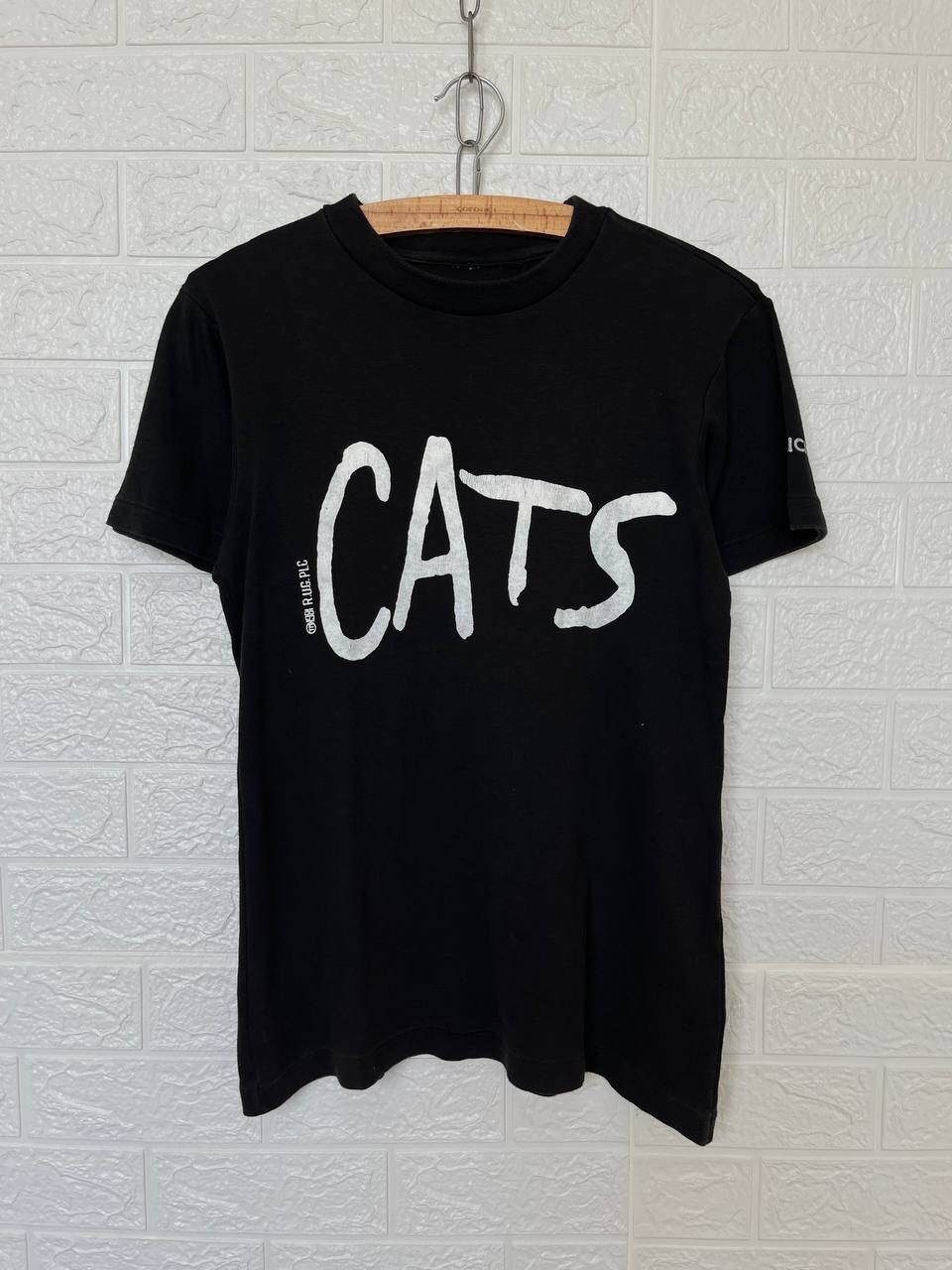Vintage CATS Musical T-Shirt 1981 Zurich Production Black Tee Small Yellow Eyes gallery